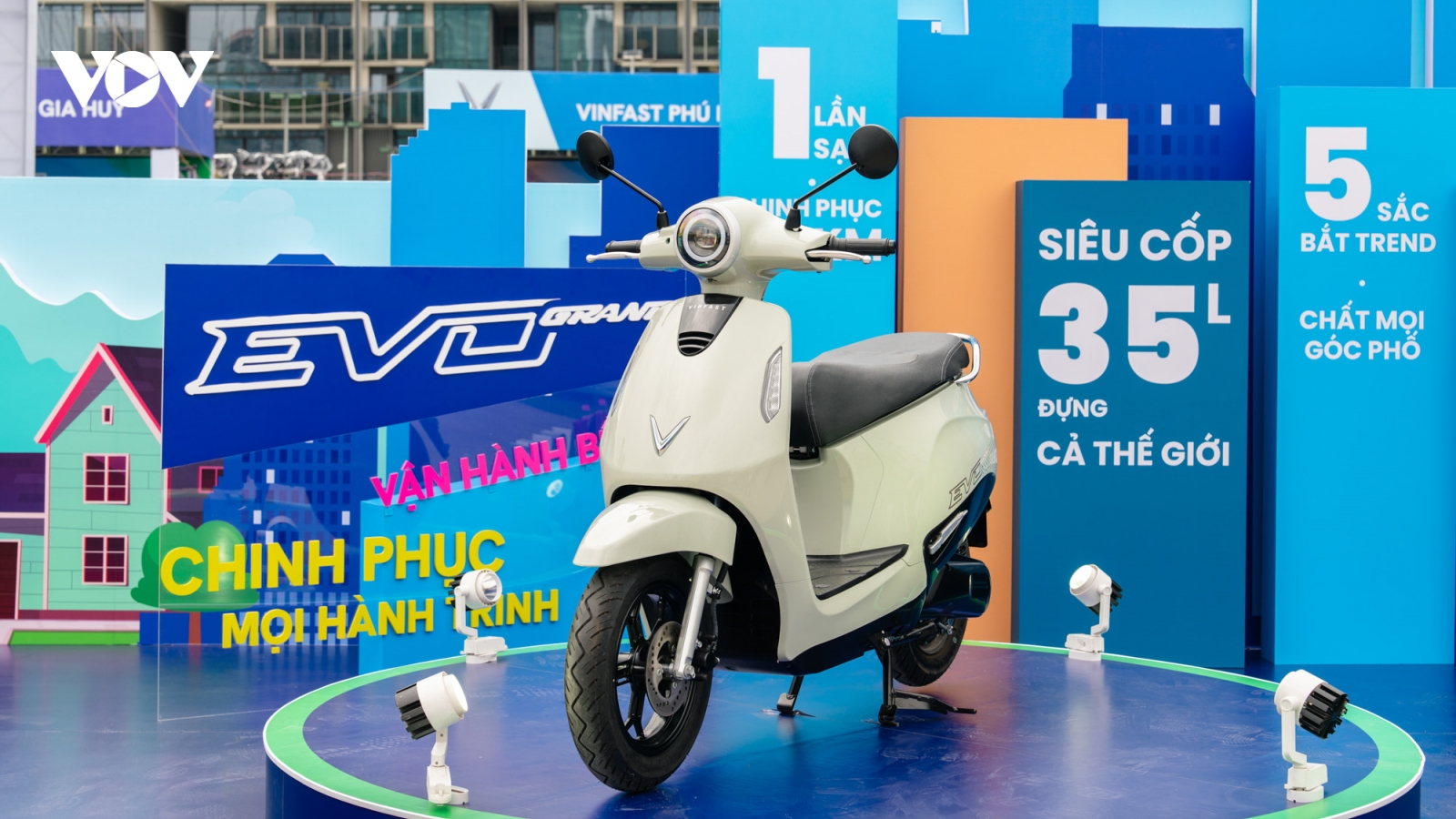 Vinfast bảo hành chính hãng 6 năm cho xe - 8 năm cho pin xe máy điện