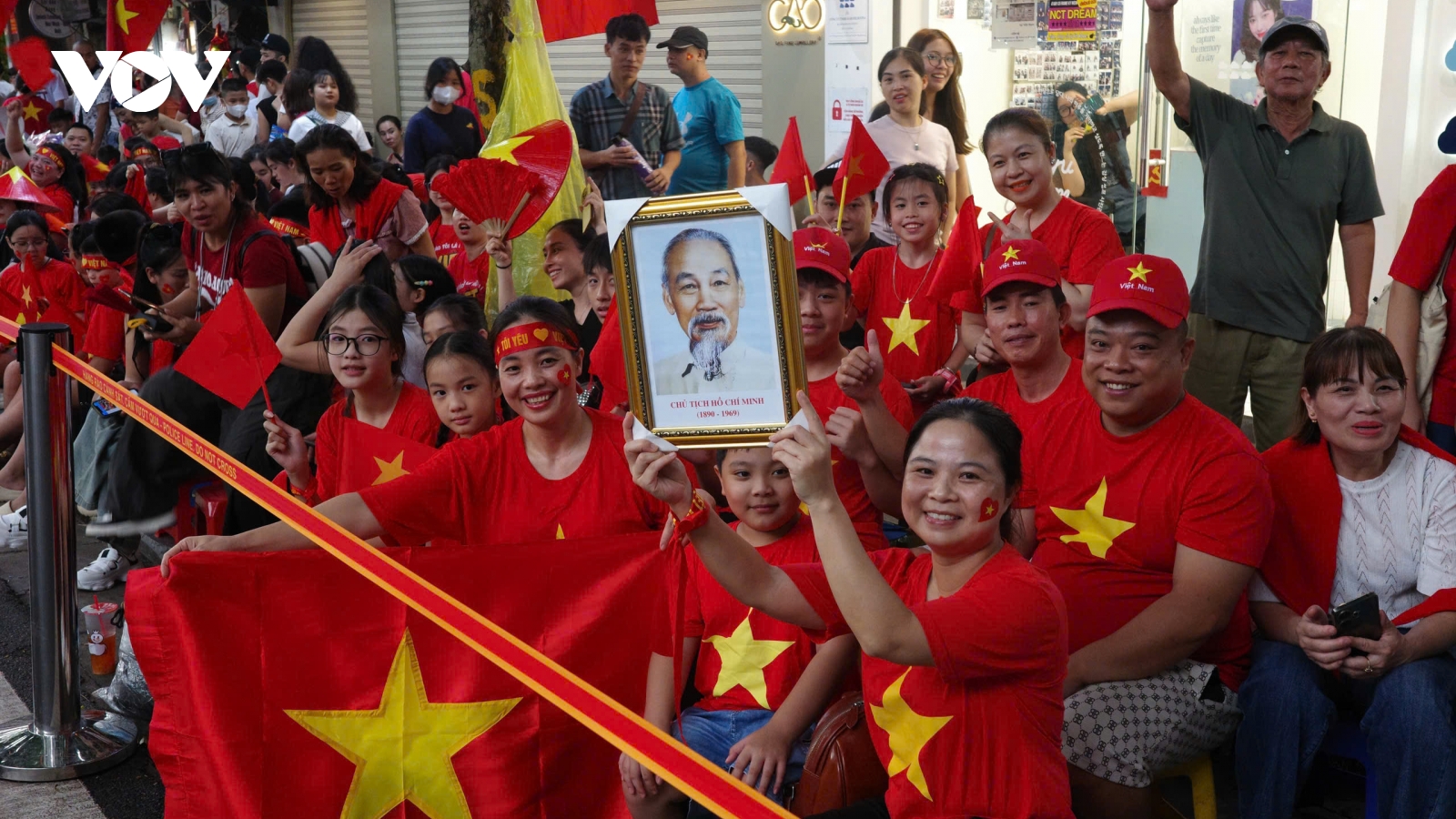 Du khách quốc tế đến Thủ đô để thấy "một Việt Nam rực rỡ"