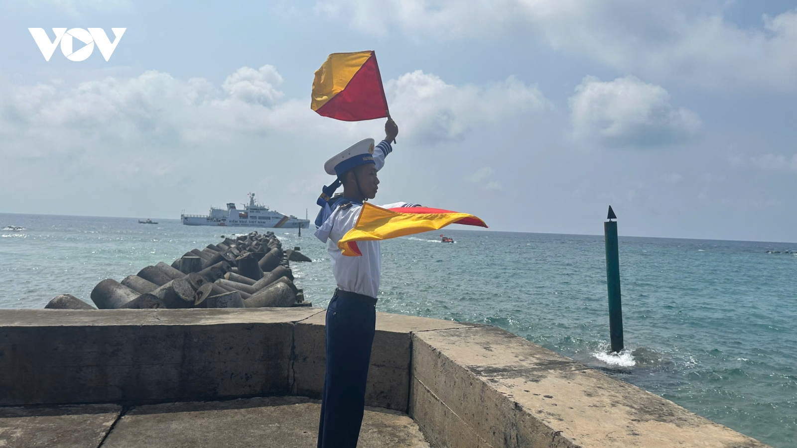 Điểm tựa Trường Sa - Nơi sóng gọi, trái tim trả lời