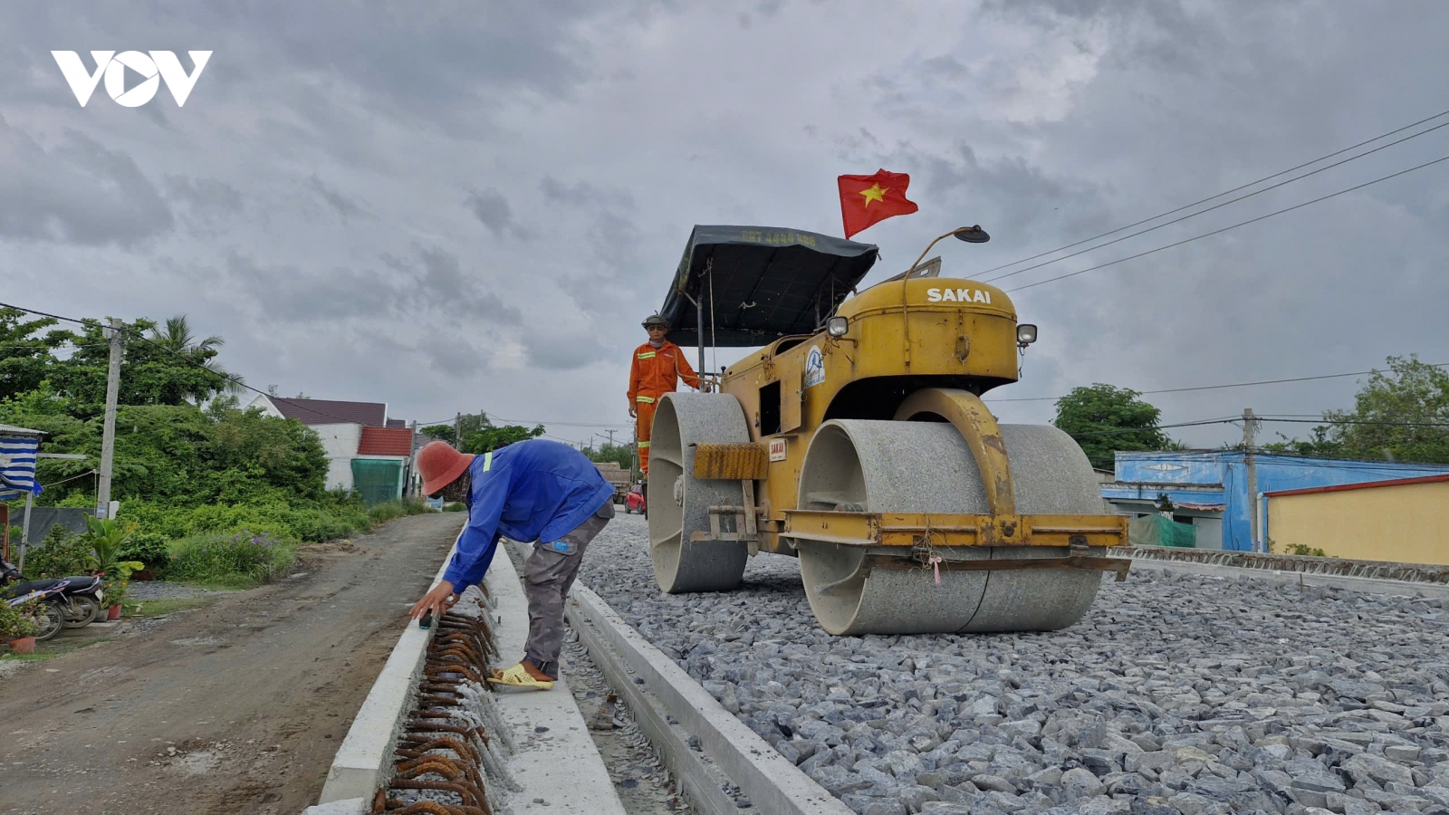 Nỗ lực thi công đảm bảo tiến độ cao tốc Châu Đốc - Cần Thơ - Sóc Trăng trong mùa mưa