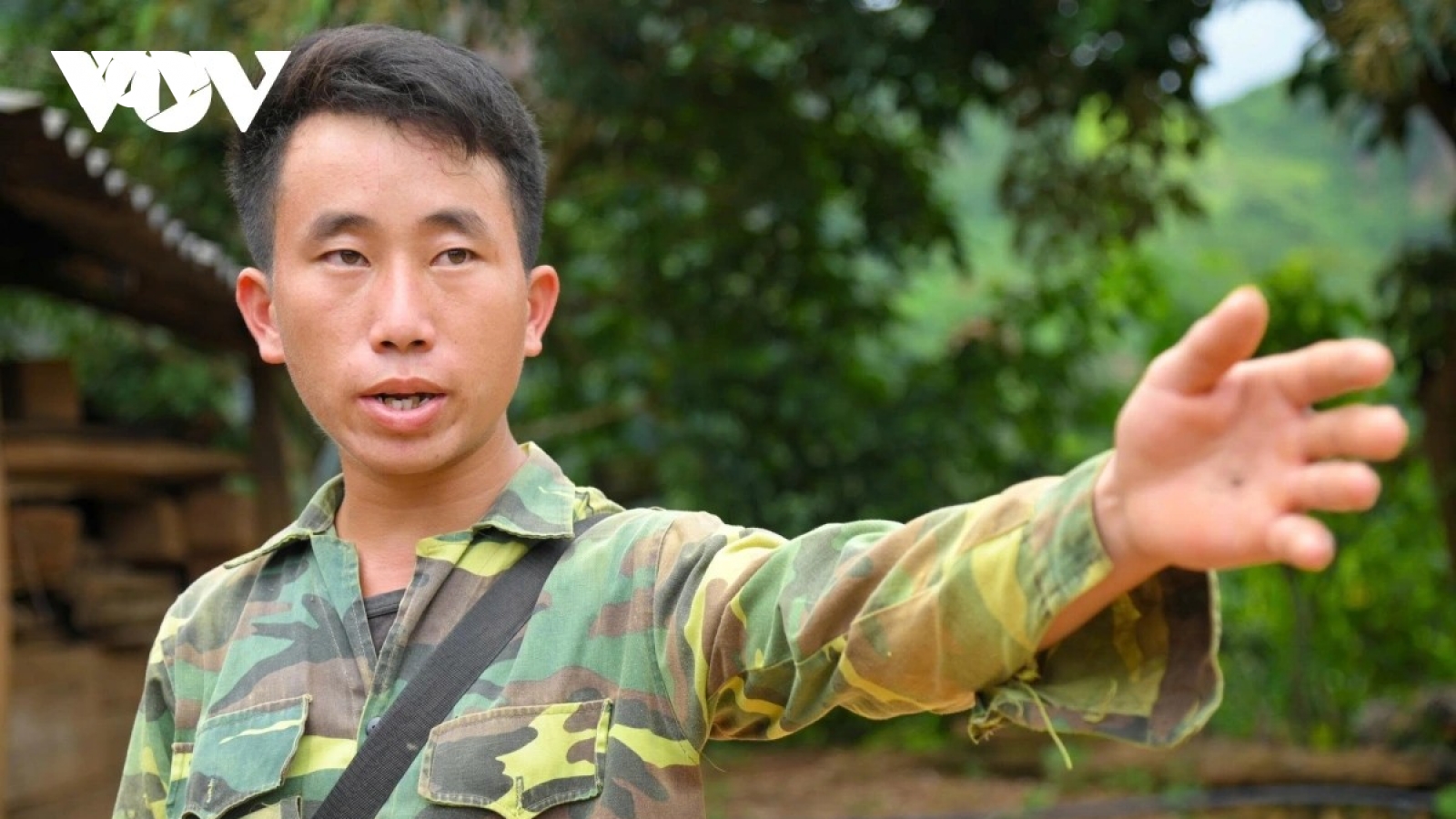 Khen thưởng Trưởng bản Mùa A Thi cứu 90 người dân thoát khỏi thảm họa lũ quét
