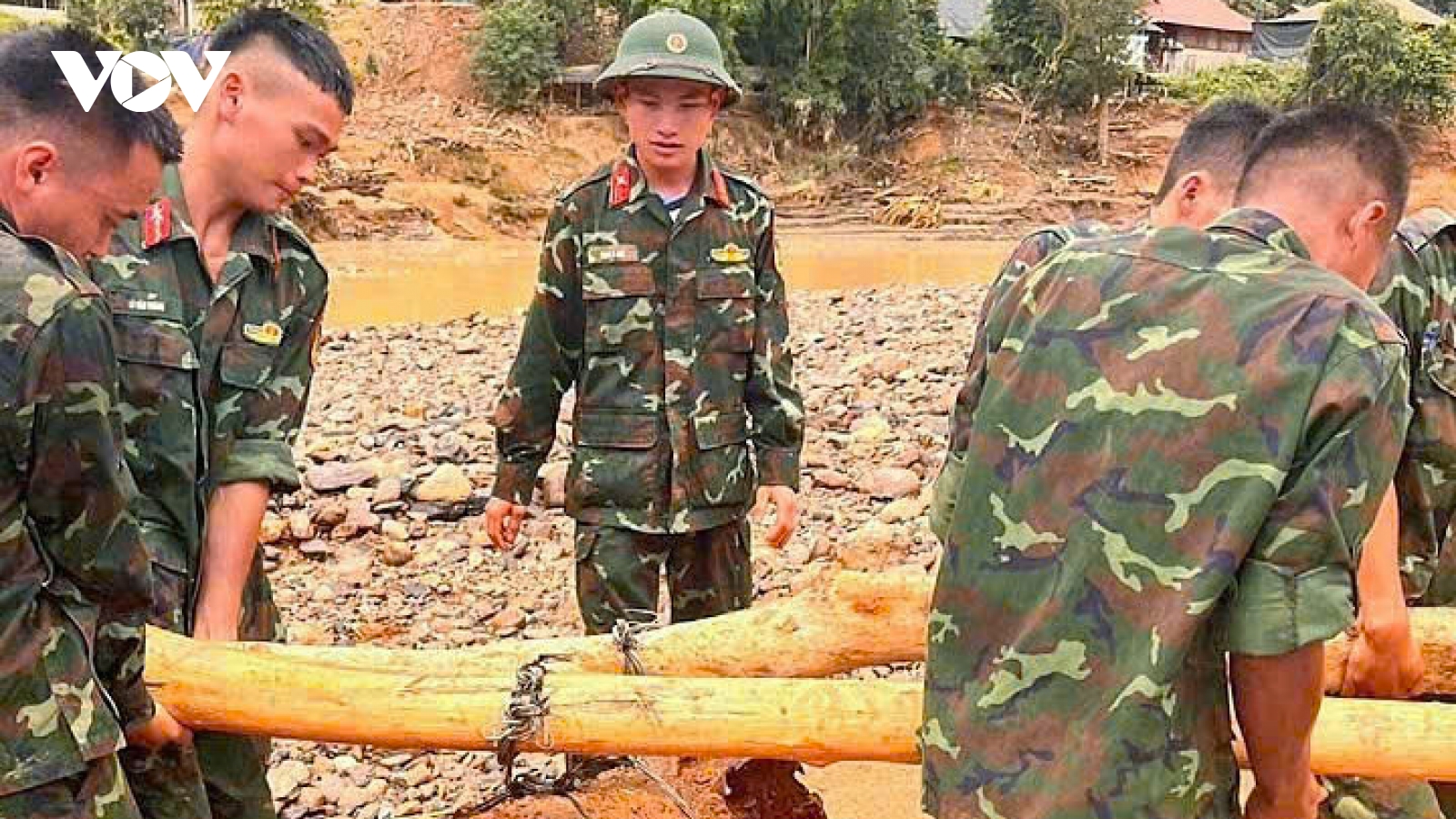 Phát hiện bom tại vùng lũ Điện Biên