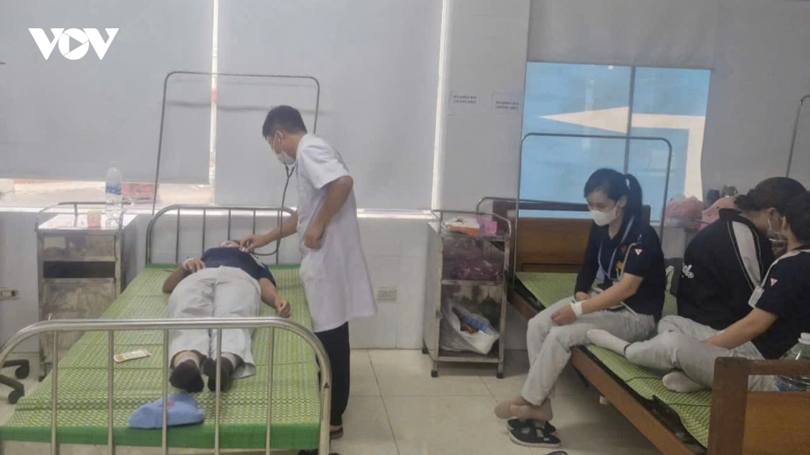 27 công nhân ở Hưng Yên nhập viện nghi ngộ độc thực phẩm sau bữa cơm trưa