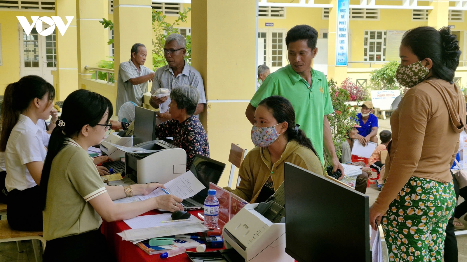 Hành chính công lưu động - Đưa dịch vụ đến gần dân trong mùa tựu trường