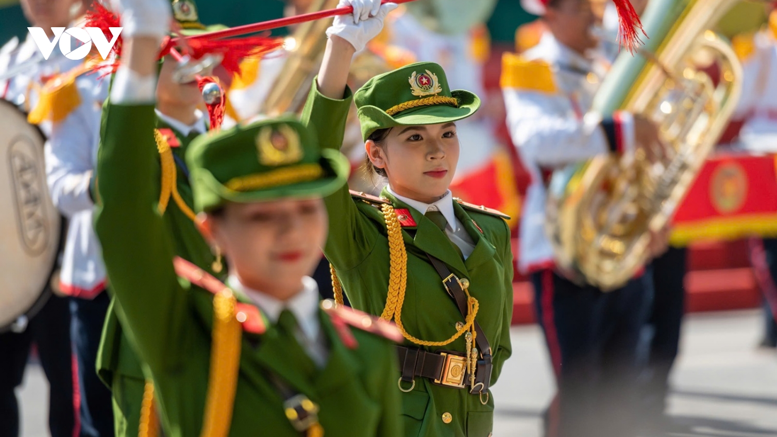 Cảnh sát của 7 quốc gia trình diễn nhiều tiết mục nghệ thuật bên bờ hồ Hoàn Kiếm