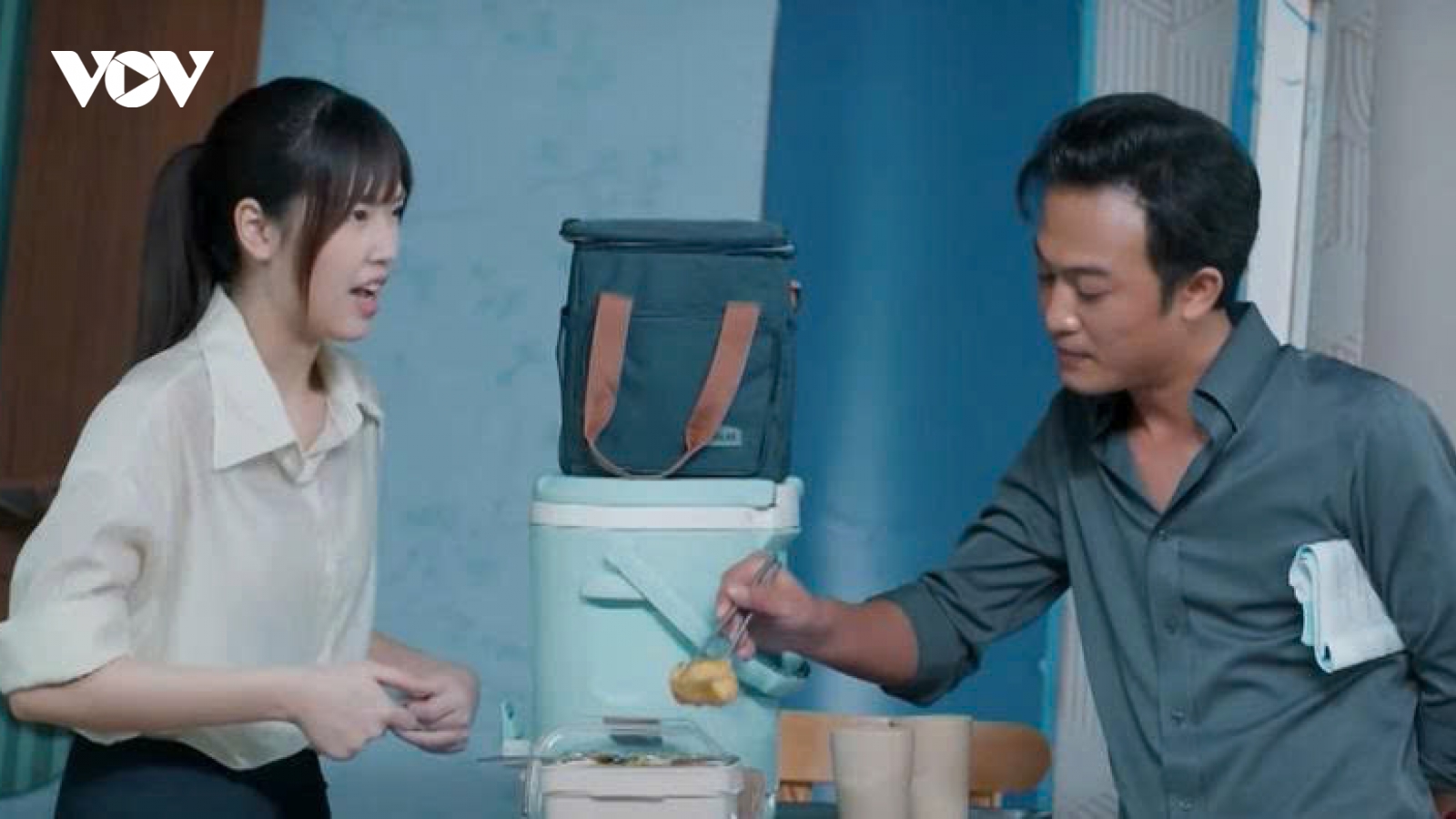 "Gió ngang khoảng trời xanh" tập 8: Đăng được trợ lý chuẩn bị đồ ăn trưa