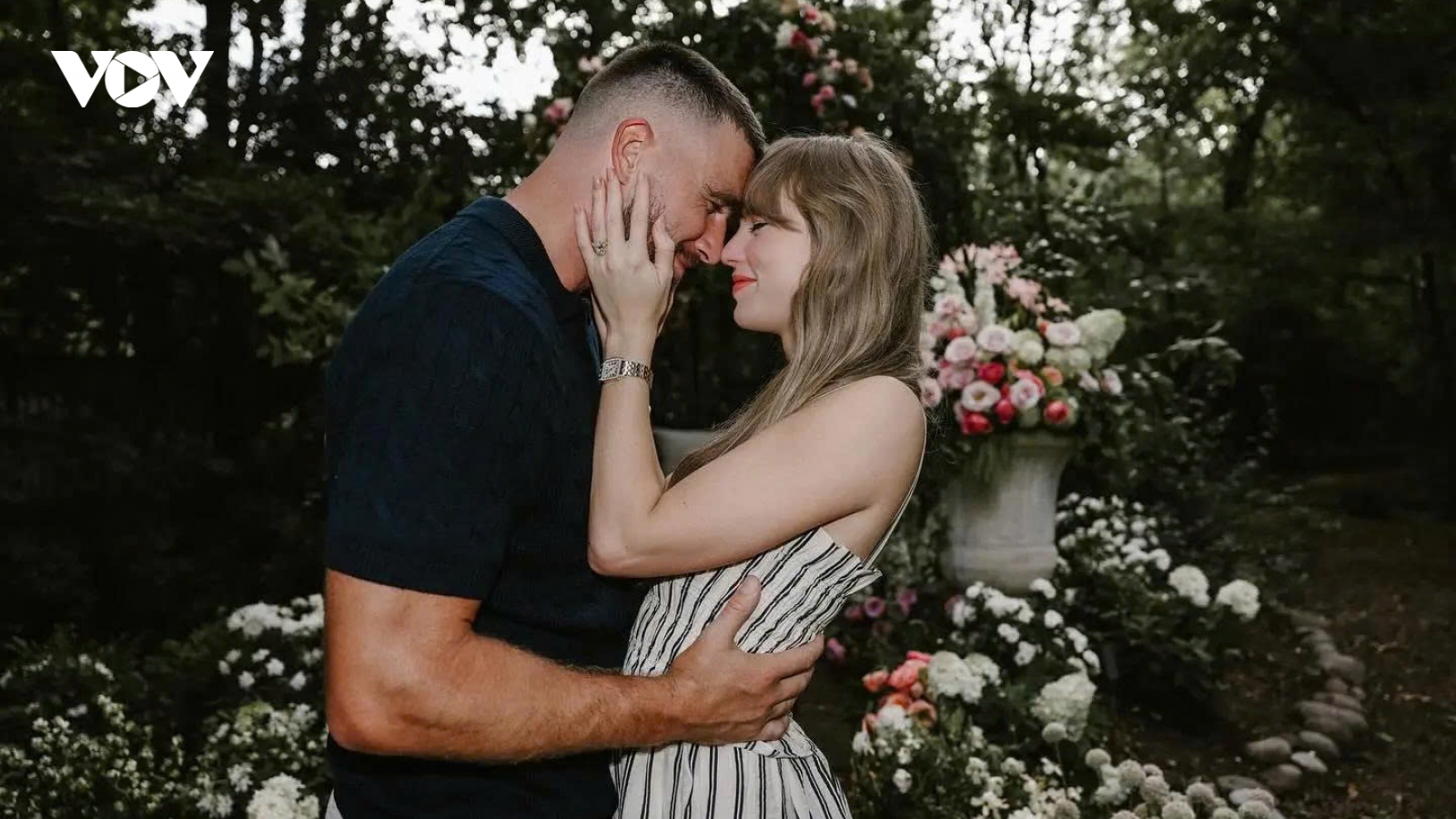 Taylor Swift tìm mua biệt thự 18 triệu USD sau khi đính hôn