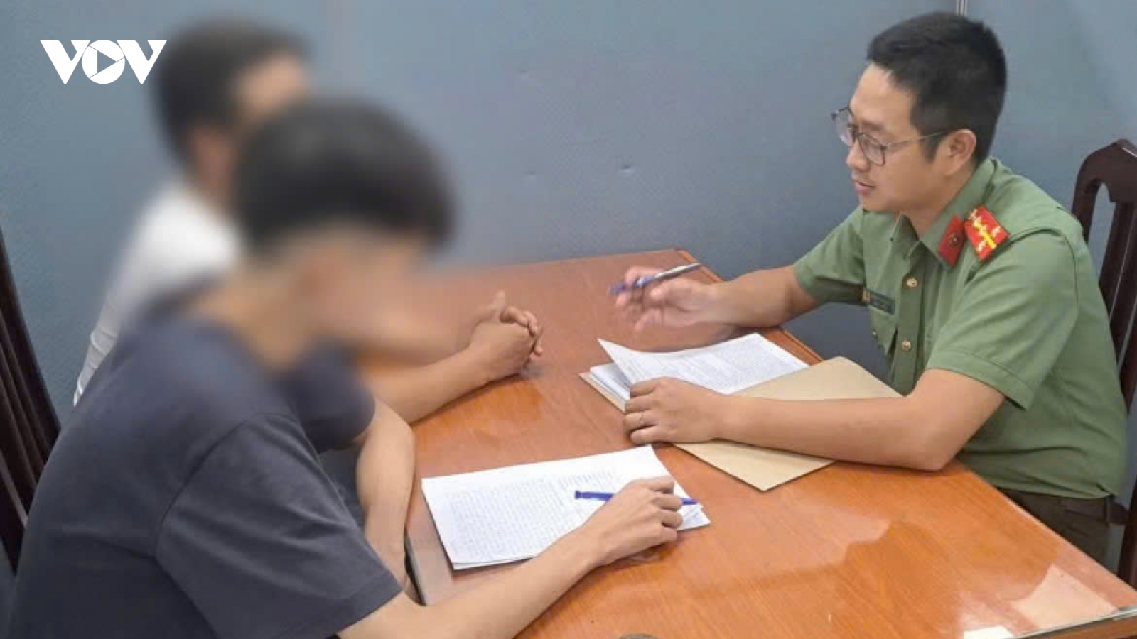 Giả mạo giấy mời A80, chiếm đoạt hàng trăm triệu đồng