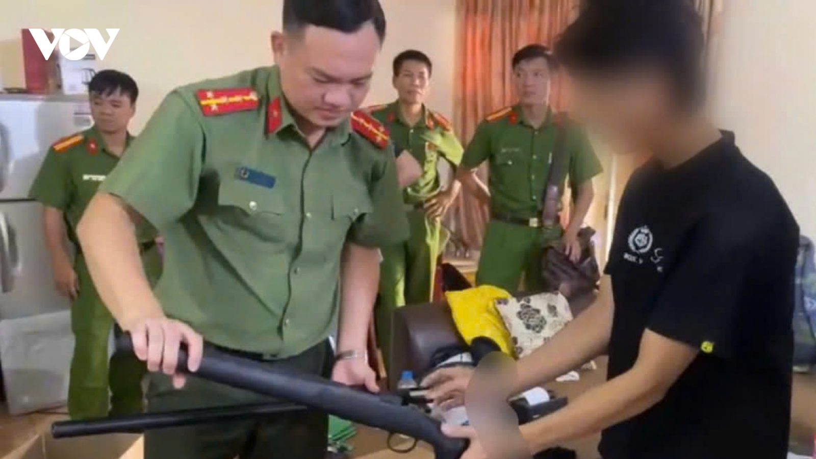 Đột kích chung cư, thu giữ nhiều súng bắn bi có độ sát thương lớn