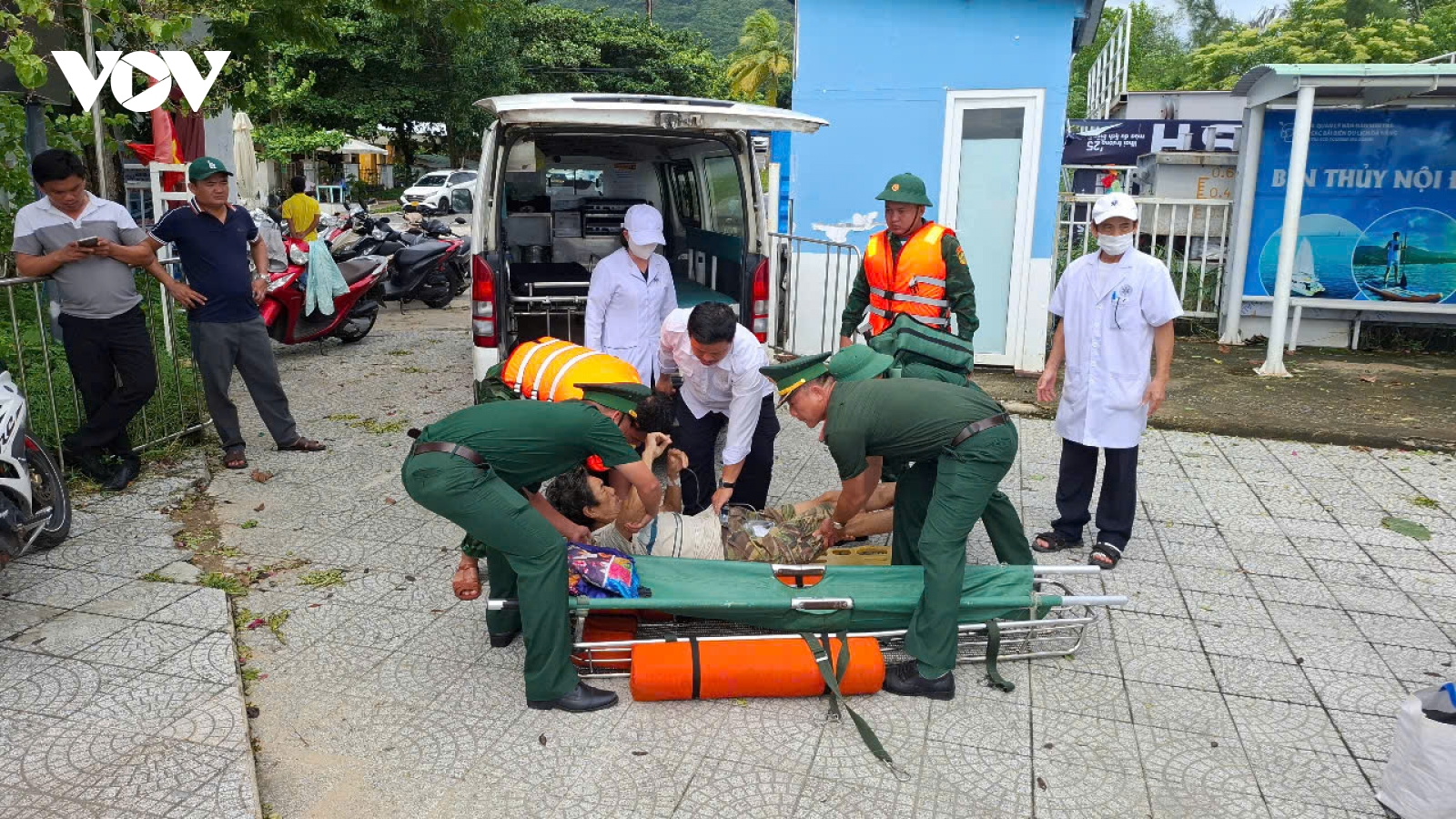 Bão số 10 gây thiệt hại nặng: 19 người chết, 13 người mất tích, hàng trăm người bị thương