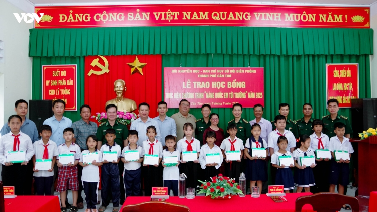 Cần Thơ trao 200 suất học bổng cho học sinh nghèo khu vực biên giới biển