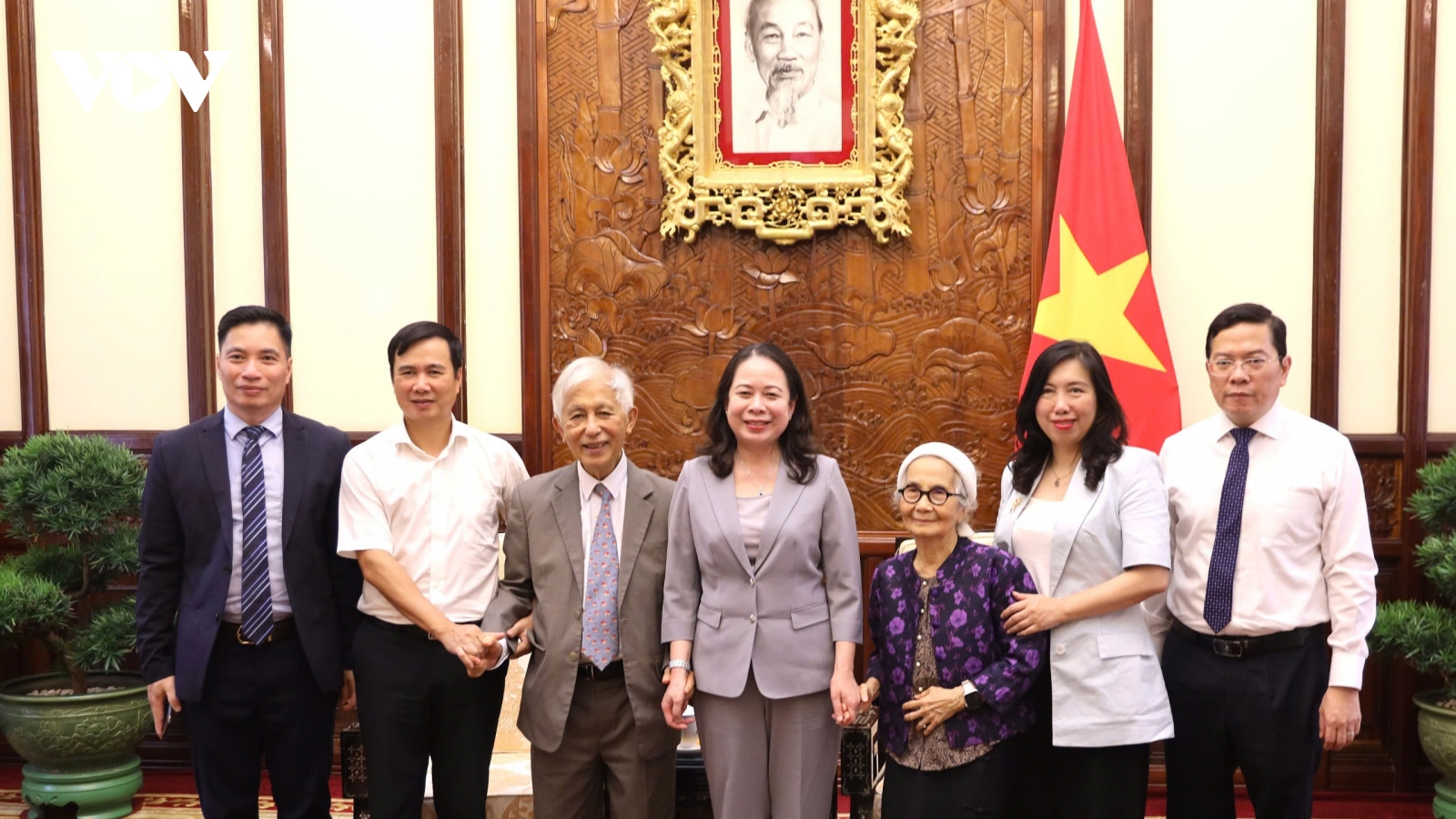 Phó Chủ tịch nước Võ Thị Ánh Xuân tiếp Giáo sư Trần Thanh Vân và Giáo sư Lê Kim Ngọc