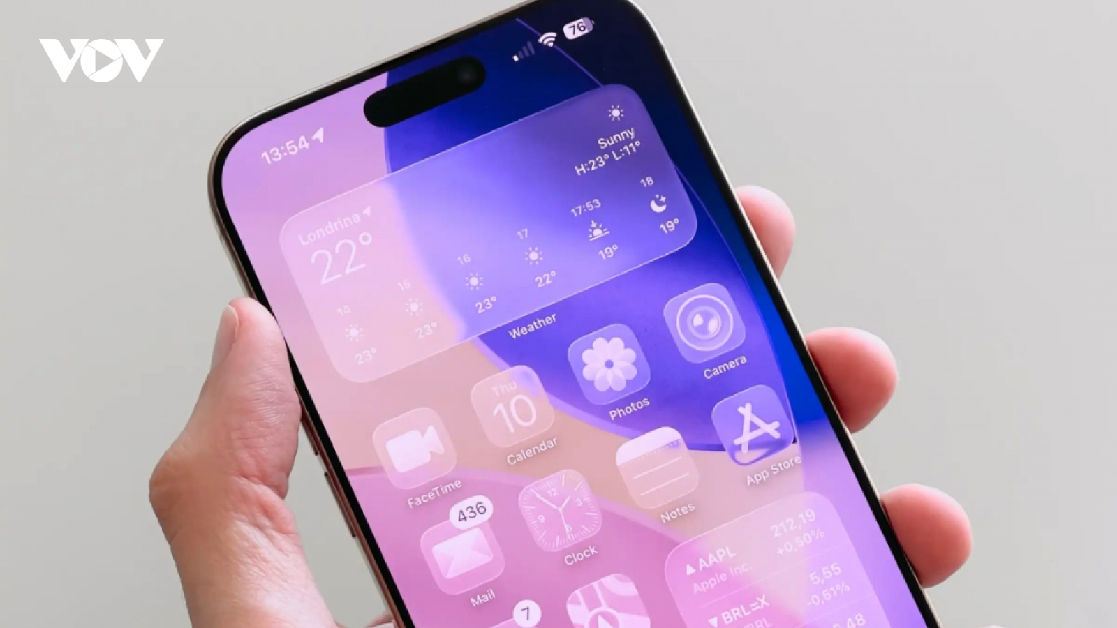 Người dùng iPhone phẫn nộ với Liquid Glass trên iOS 26