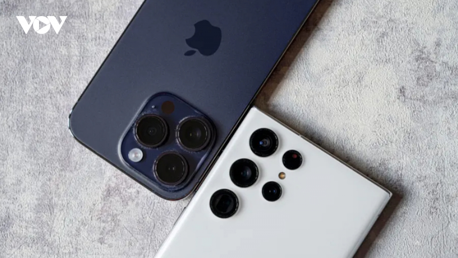 Lý do Samsung muốn iPhone của Apple “bán chạy như tôm tươi”
