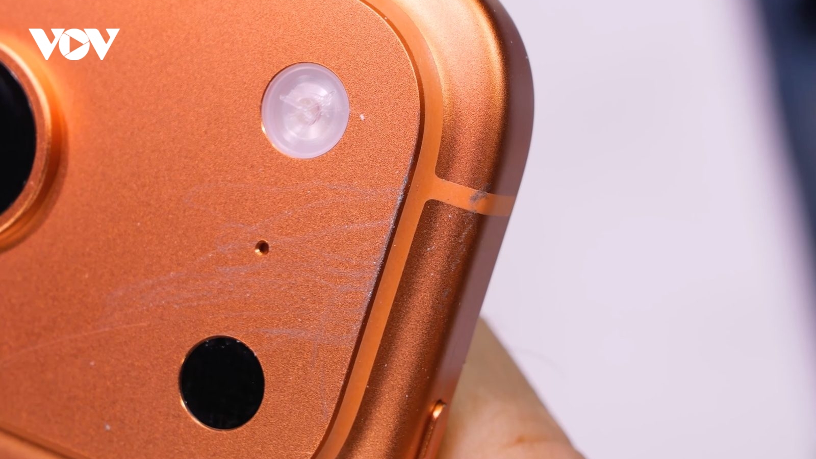 Điểm yếu chí mạng khiến iPhone 17 Pro “trầy như chơi”