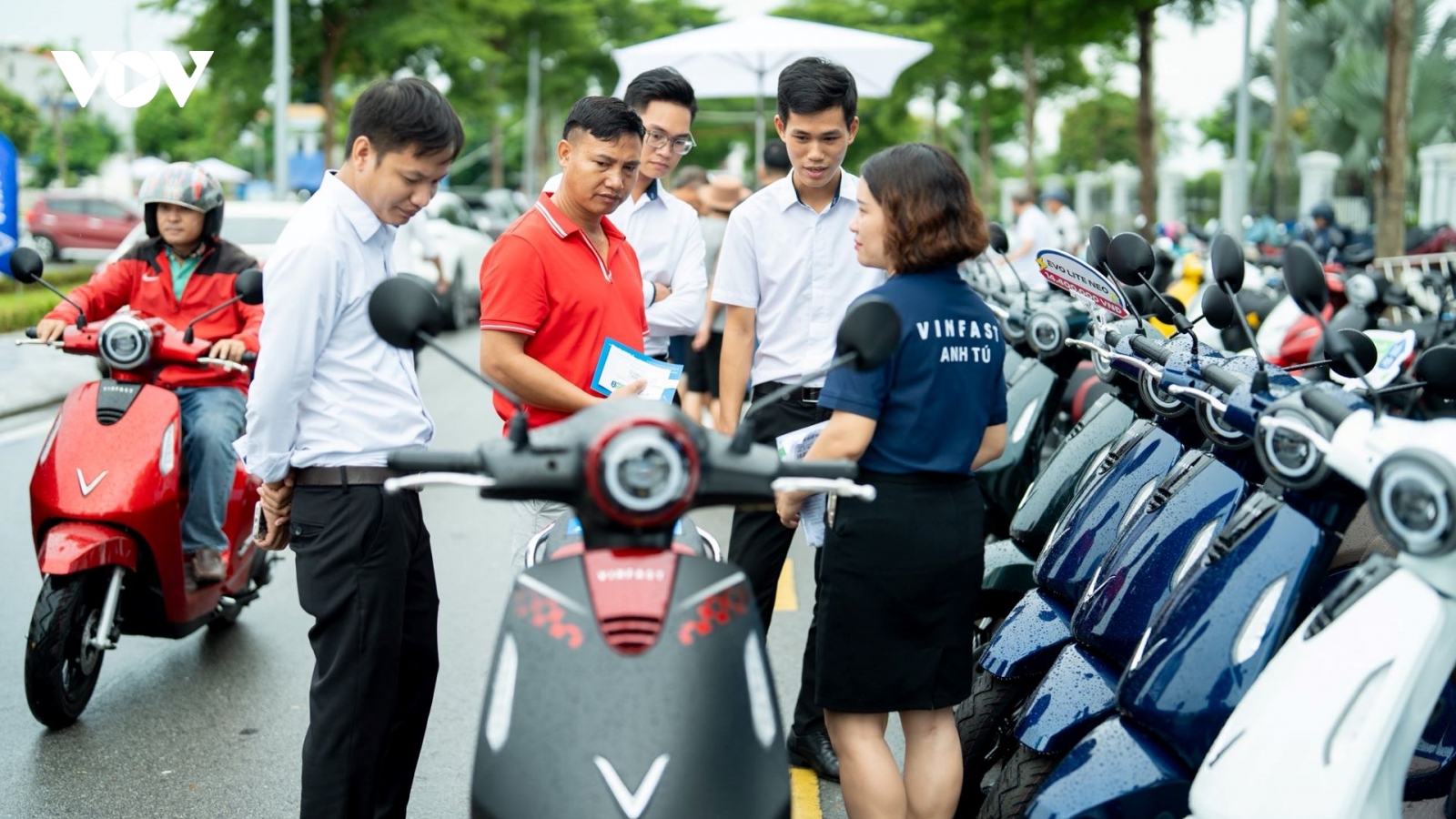 Học sinh mê mẩn, phụ huynh cũng “gật đầu” với xe máy điện VinFast Evo Lite Neo