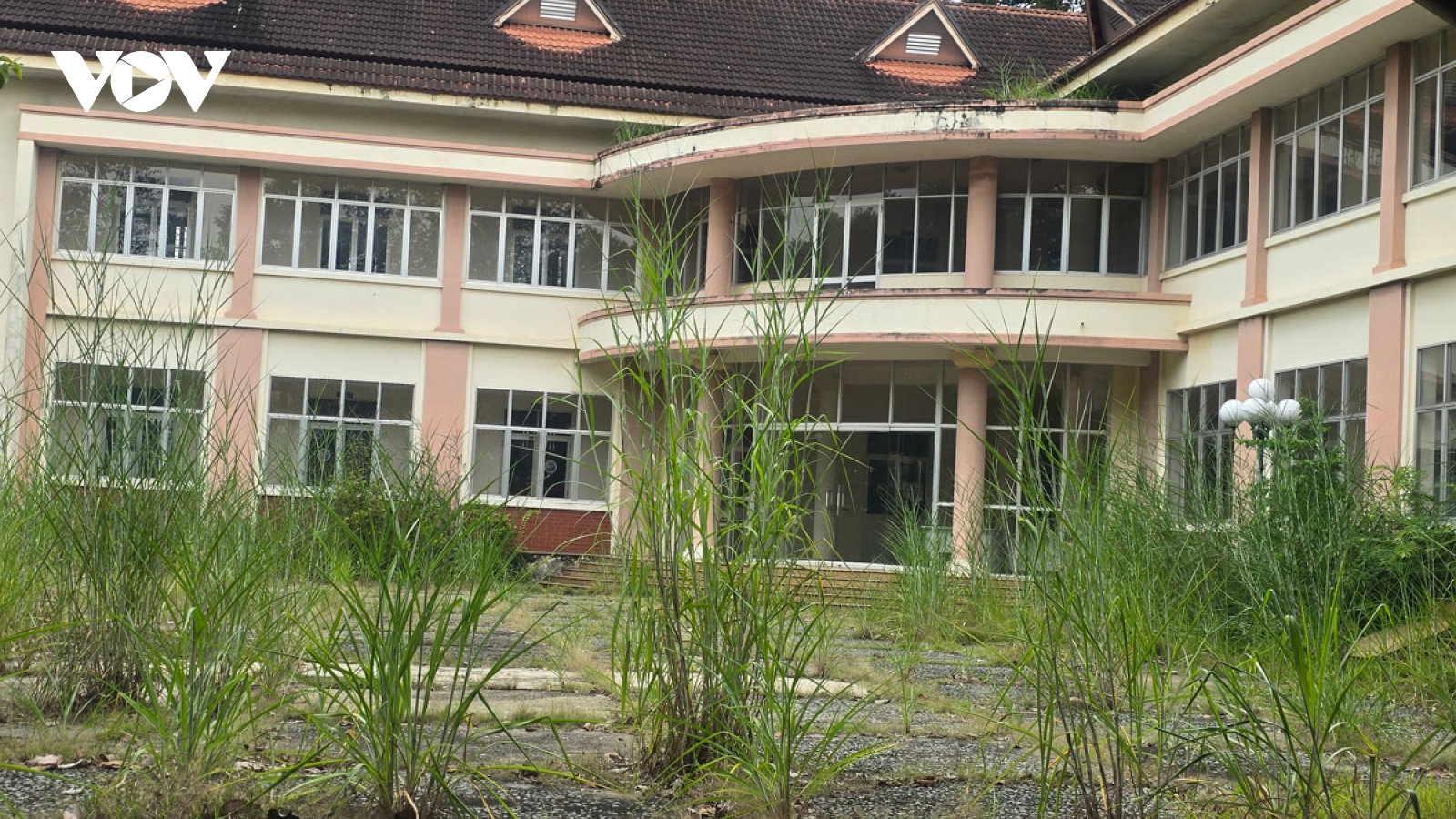 Hàng loạt trụ sở công ở Bình Dương cũ vẫn chưa sử dụng sau nhiều năm di dời