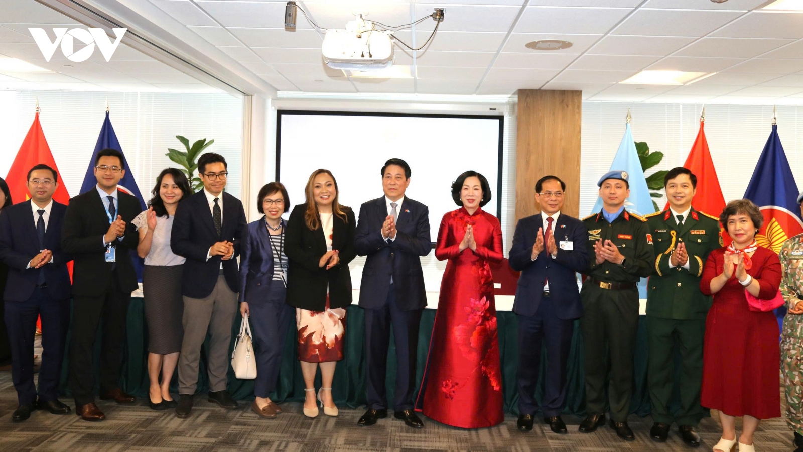 Chủ tịch nước gặp gỡ cán bộ, nhân viên các Cơ quan đại diện Việt Nam tại Hoa Kỳ