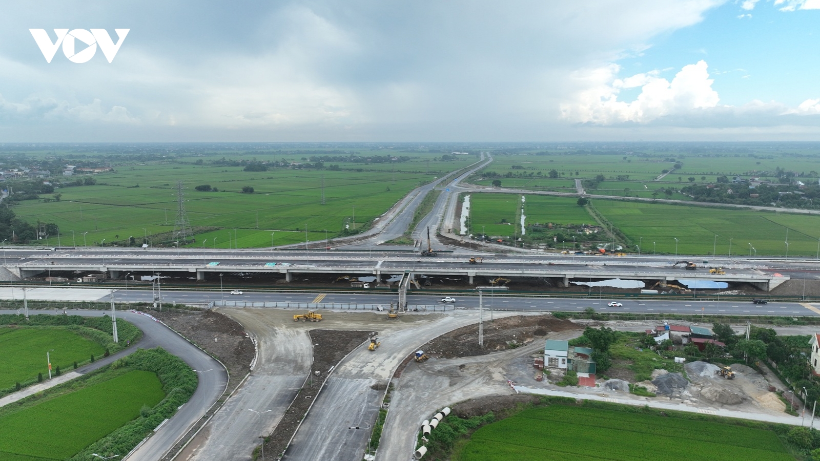 Cận cảnh nút giao kết nối Quốc lộ 1A với cao tốc Bắc Nam đoạn qua Ninh Bình
