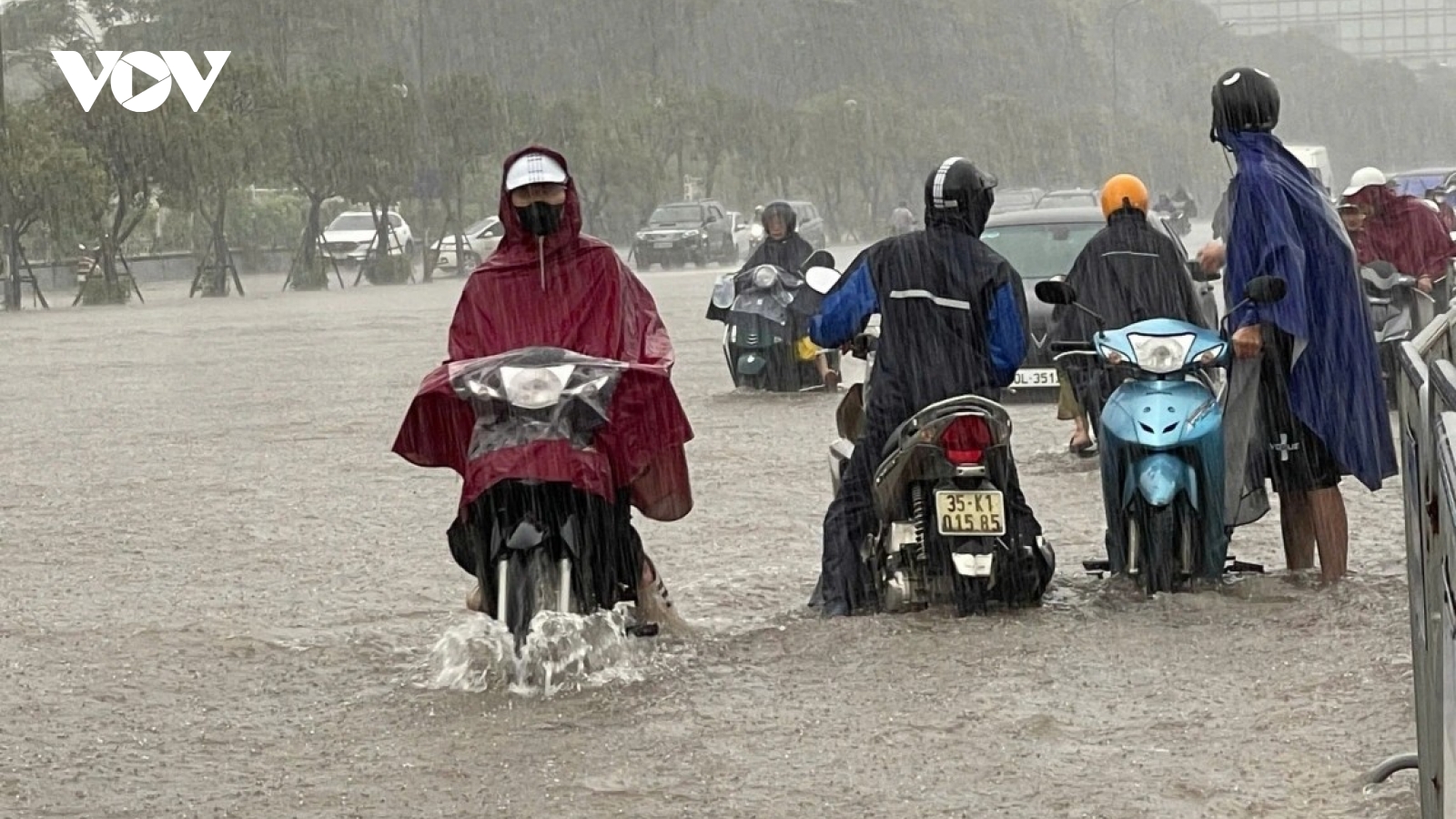 Hà Nội tiếp tục có mưa lớn trong 3–6 giờ tới, dự báo các điểm ngập úng