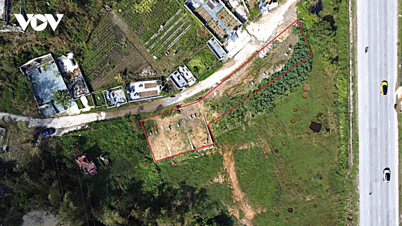 Chiếm đất chân núi, xây dựng trái phép lăng mộ ở Nghệ An