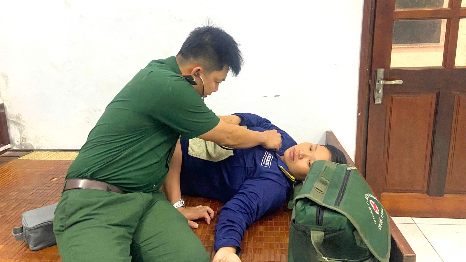 Cứu hộ trên biển, 3 người dân và 6 quân nhân Cà Mau được tặng bằng khen