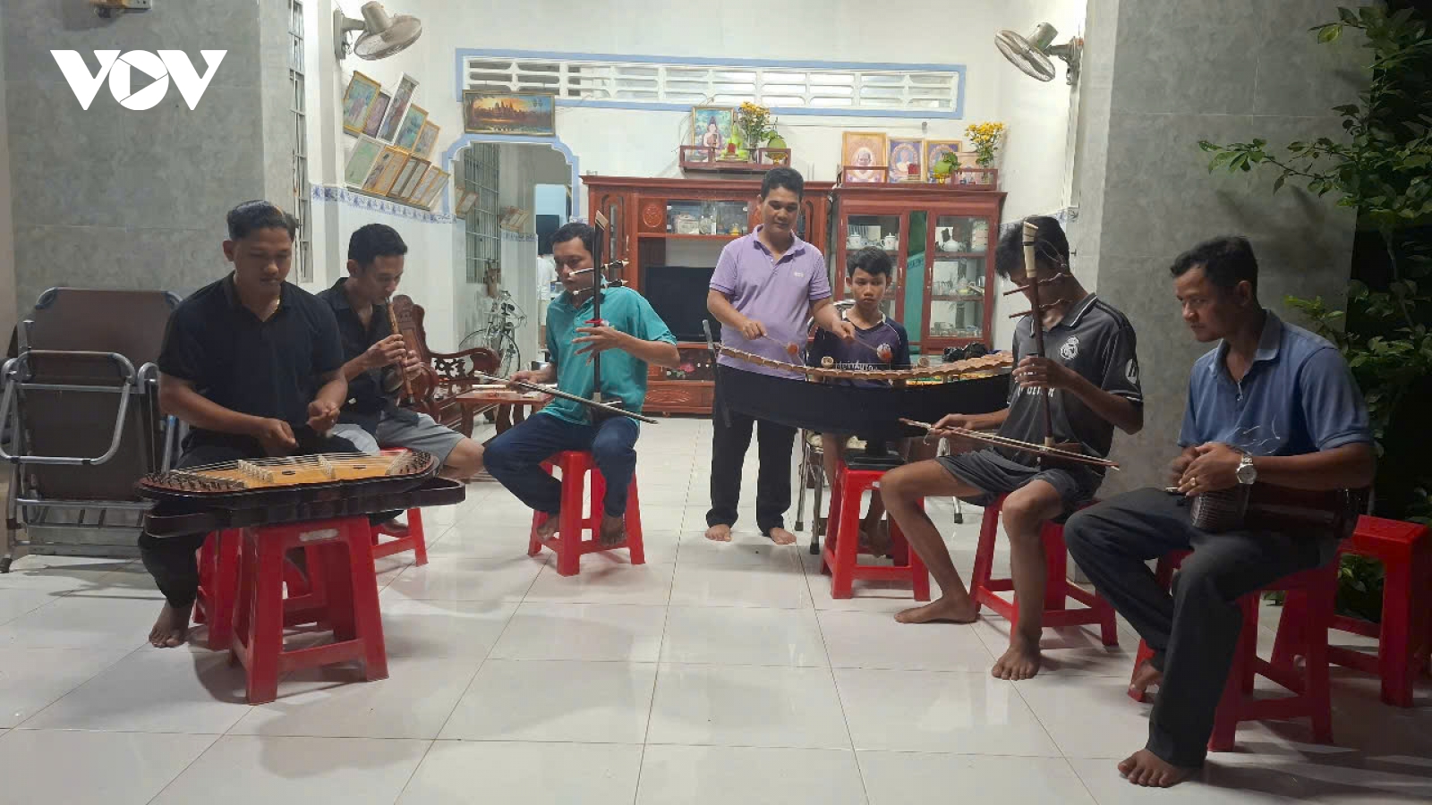Những người thầm lặng bảo tồn văn hoá Khmer qua lớp dạy nhạc cụ dân tộc