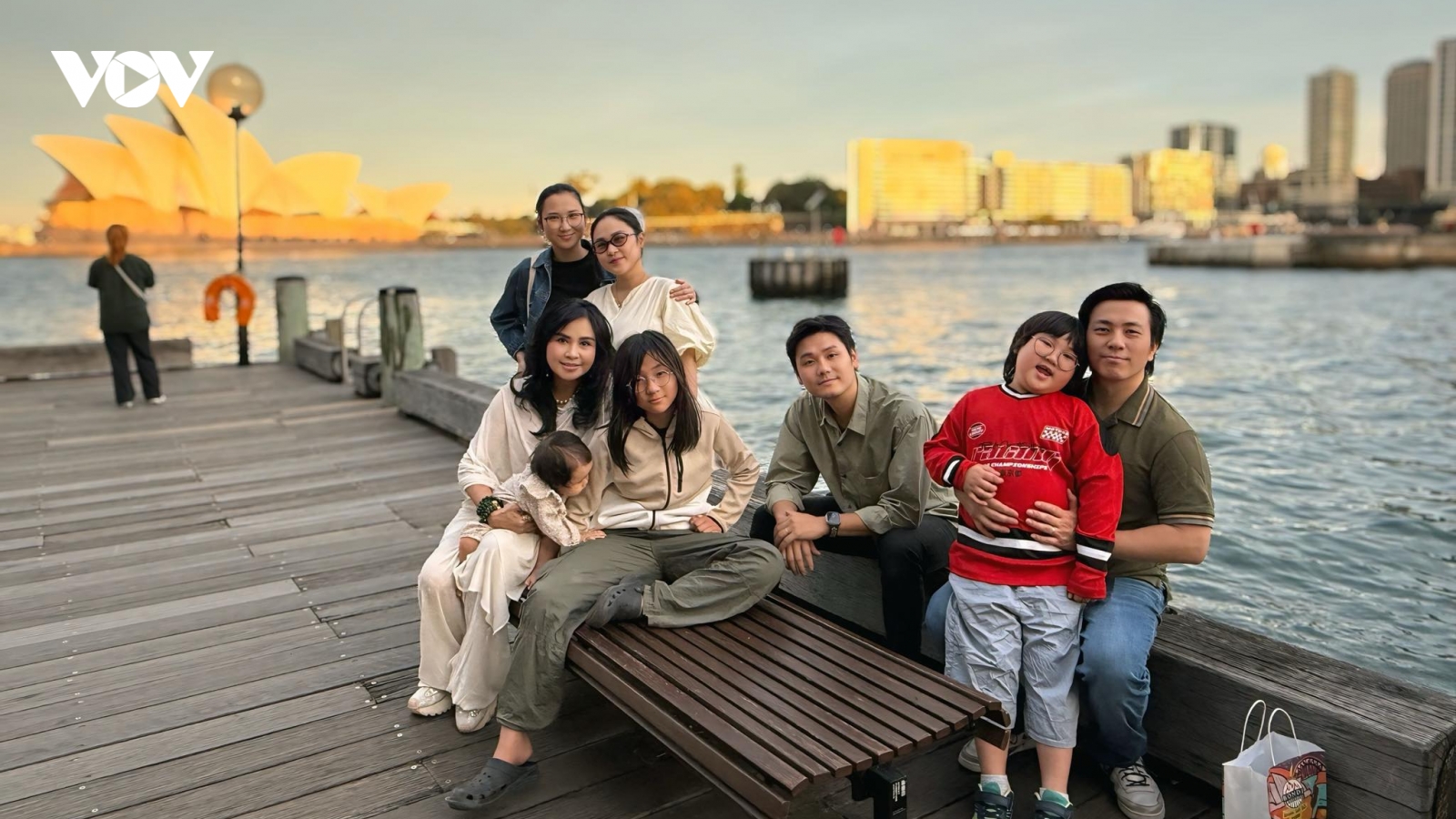 Sao Việt 29/9: Diva Thanh Lam sum vầy con cháu ở Australia