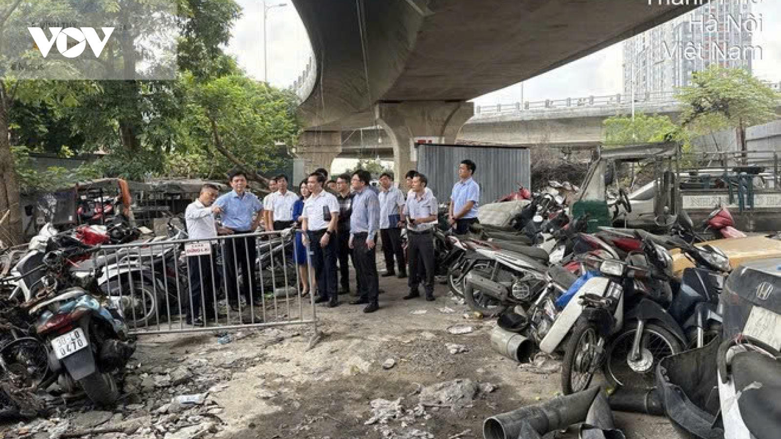 Bê tông gầm cầu Vĩnh Tuy đoạn bị cháy đã suy giảm, không còn đảm bảo như trước