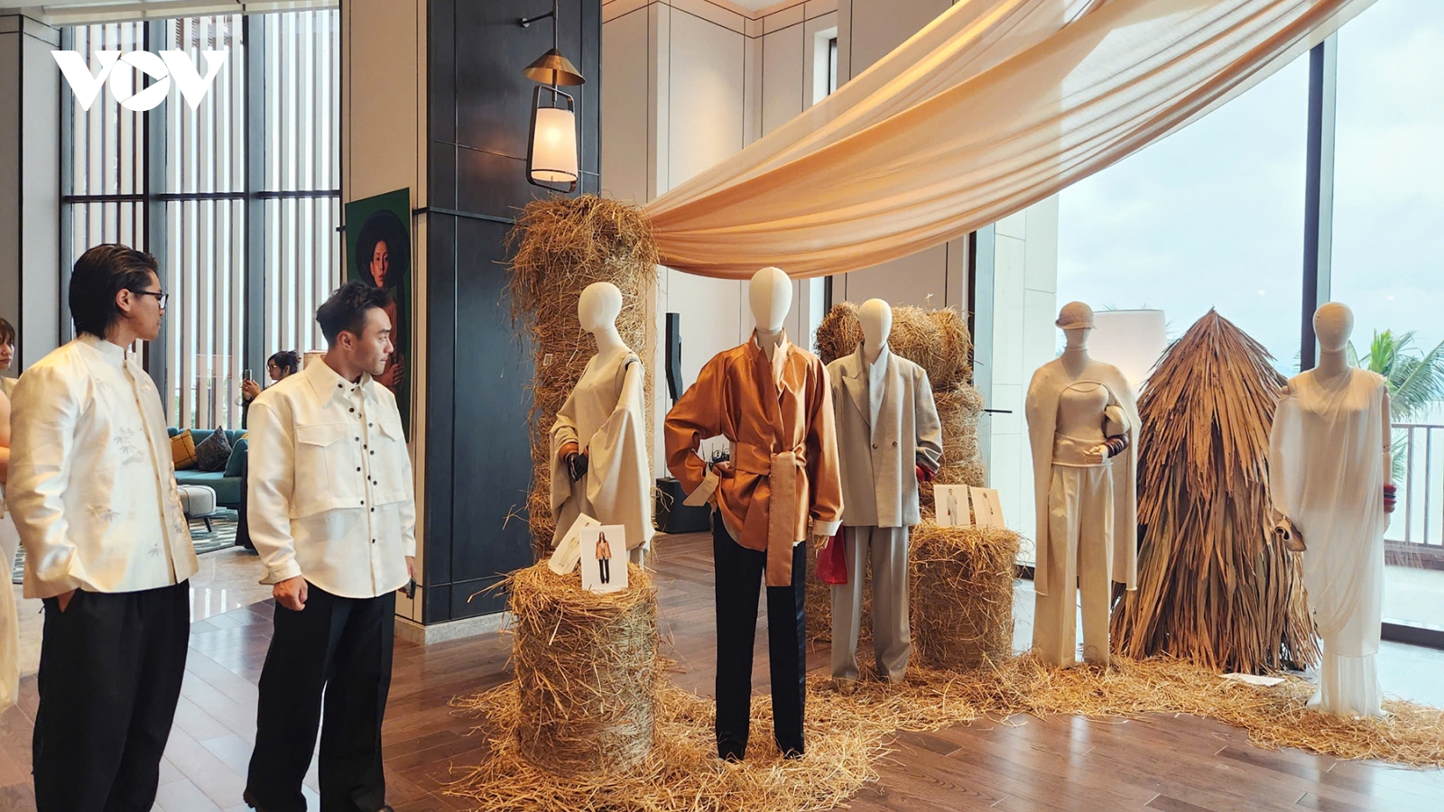 Ấn tượng triển lãm nghệ thuật đương đại lấy cảm hứng từ di sản vịnh Hạ Long