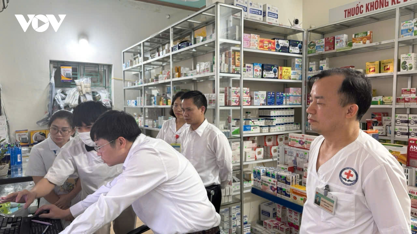 Phú Thọ làm rõ thông tin giá vật tư y tế cao hơn niêm yết ở Trung tâm Y tế Lạc Thủy