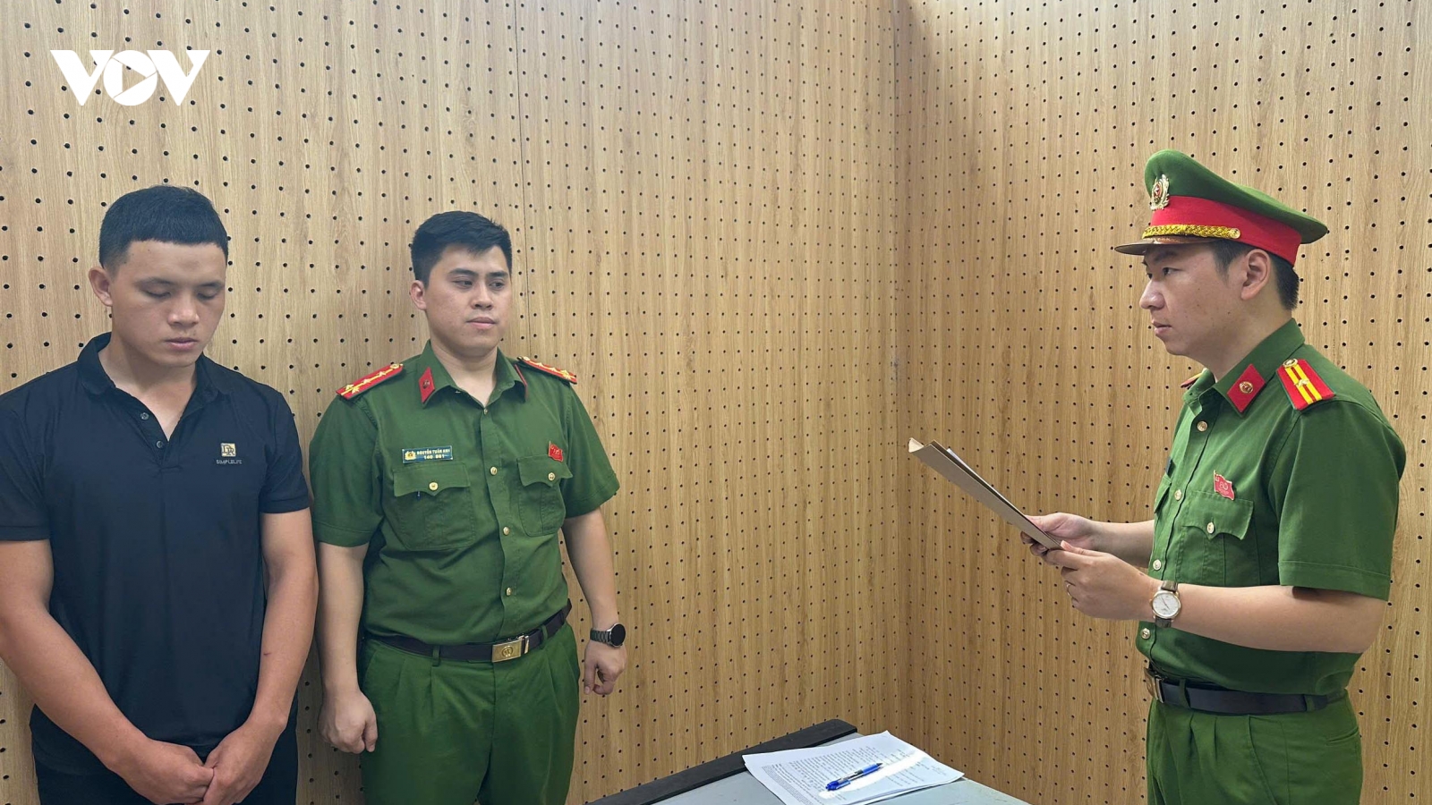 Hai thanh niên trộm cắp 51 điện thoại, bán lấy tiền tiêu sài