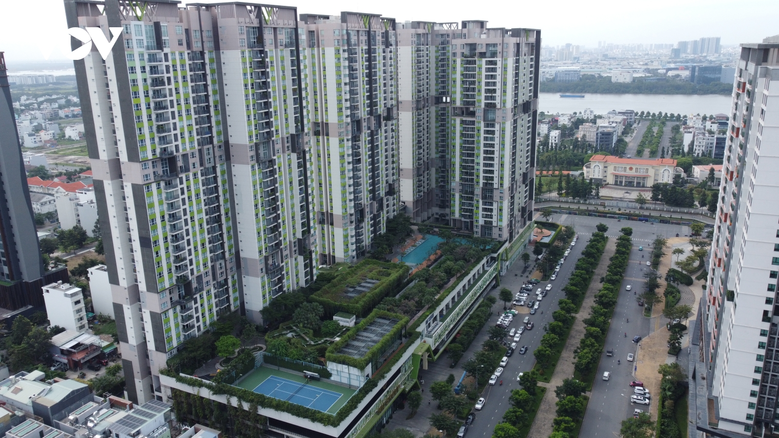 Giá nhà đất 'trên trời', người lao động phải gom 26 năm mới mua được nhà