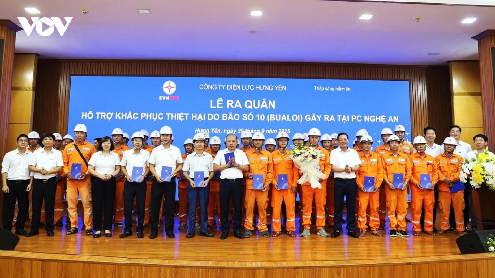Hưng Yên chi viện khắc phục lưới điện Nghệ An sau bão số 10