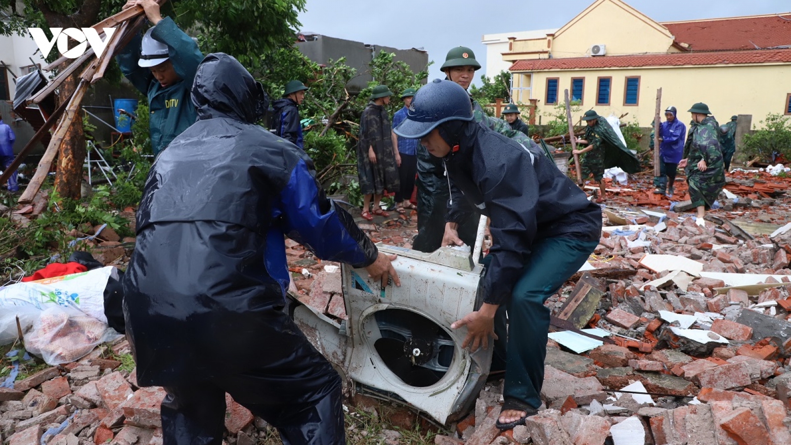 Ninh Bình tạm hoãn chào mừng Đại hội Đảng bộ tỉnh, tập trung khắc phục hậu quả bão