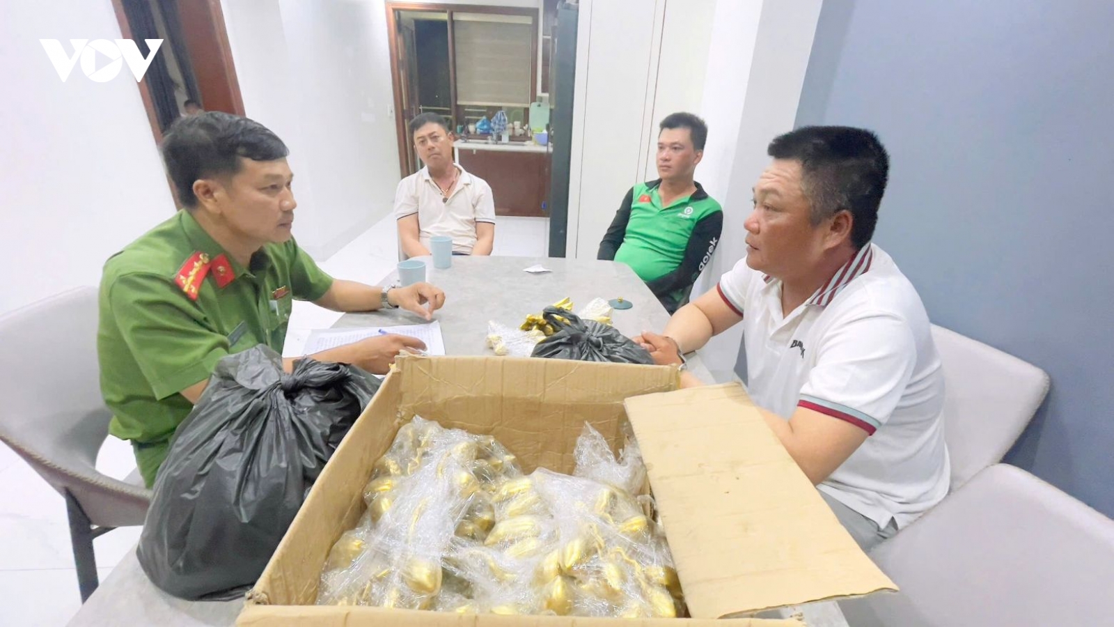 Bắt nhóm lừa đảo liên tỉnh bằng thủ đoạn “cổ vật giả”