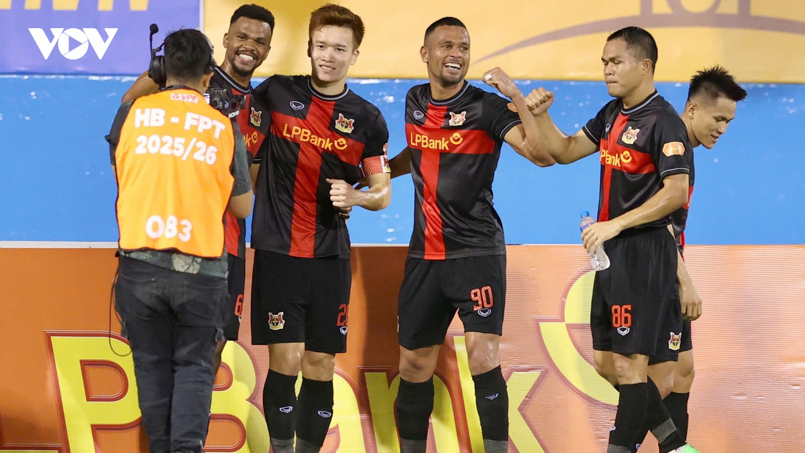 Sau vòng 4 V-League 2025/2026: Ninh Bình thị uy sức mạnh