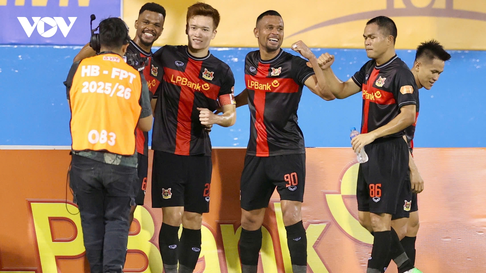 Sau vòng 4 V-League 2025/2026: Ninh Bình thị uy sức mạnh