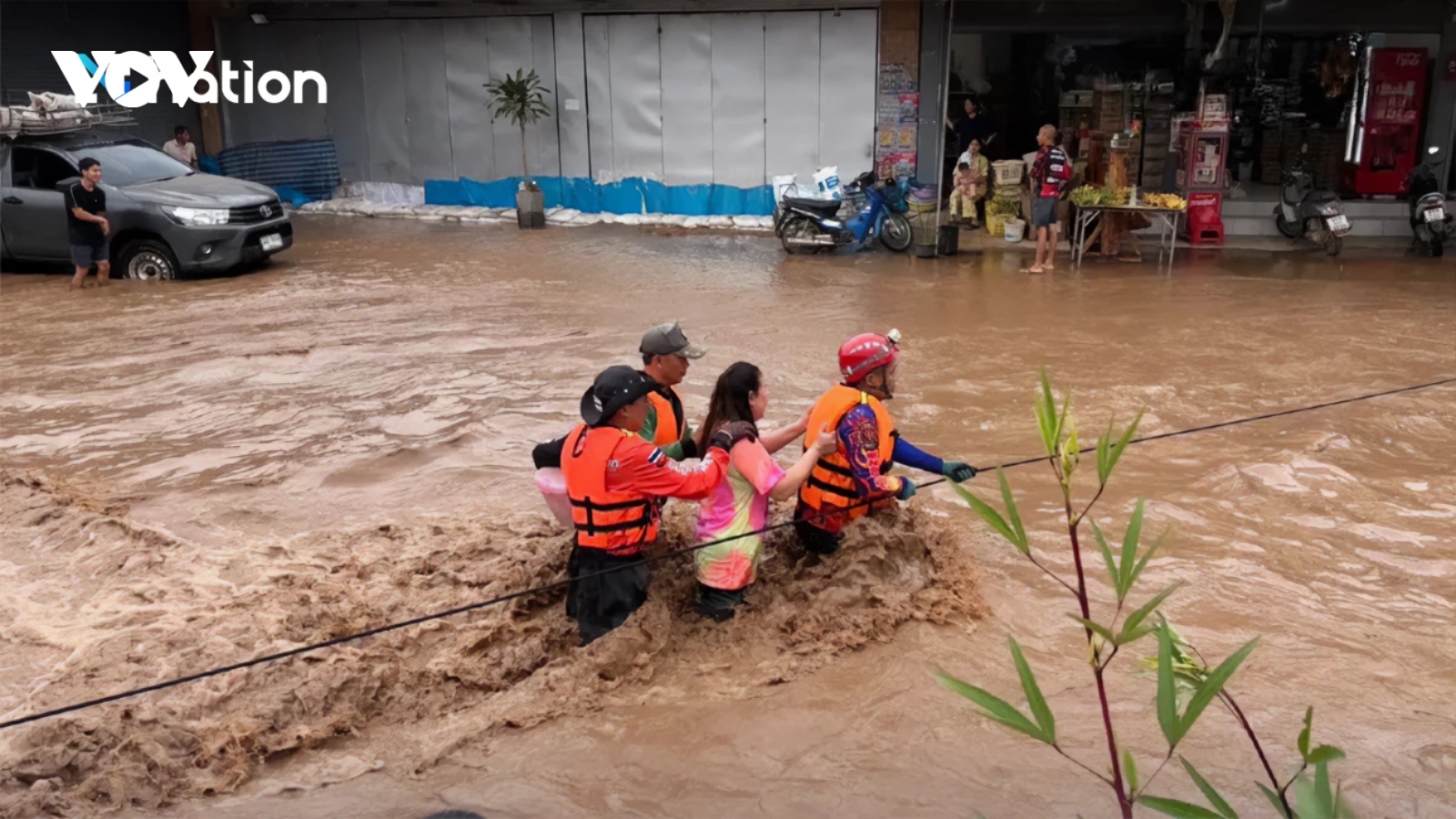 Bão Ragasa gây mưa lớn, ngập lụt và gián đoạn giao thông tại Thái Lan