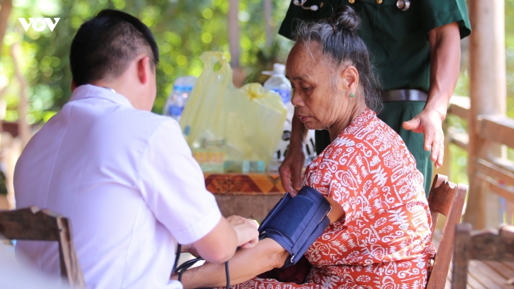 Nghệ An rà soát, điều động cán bộ y tế về tuyến xã