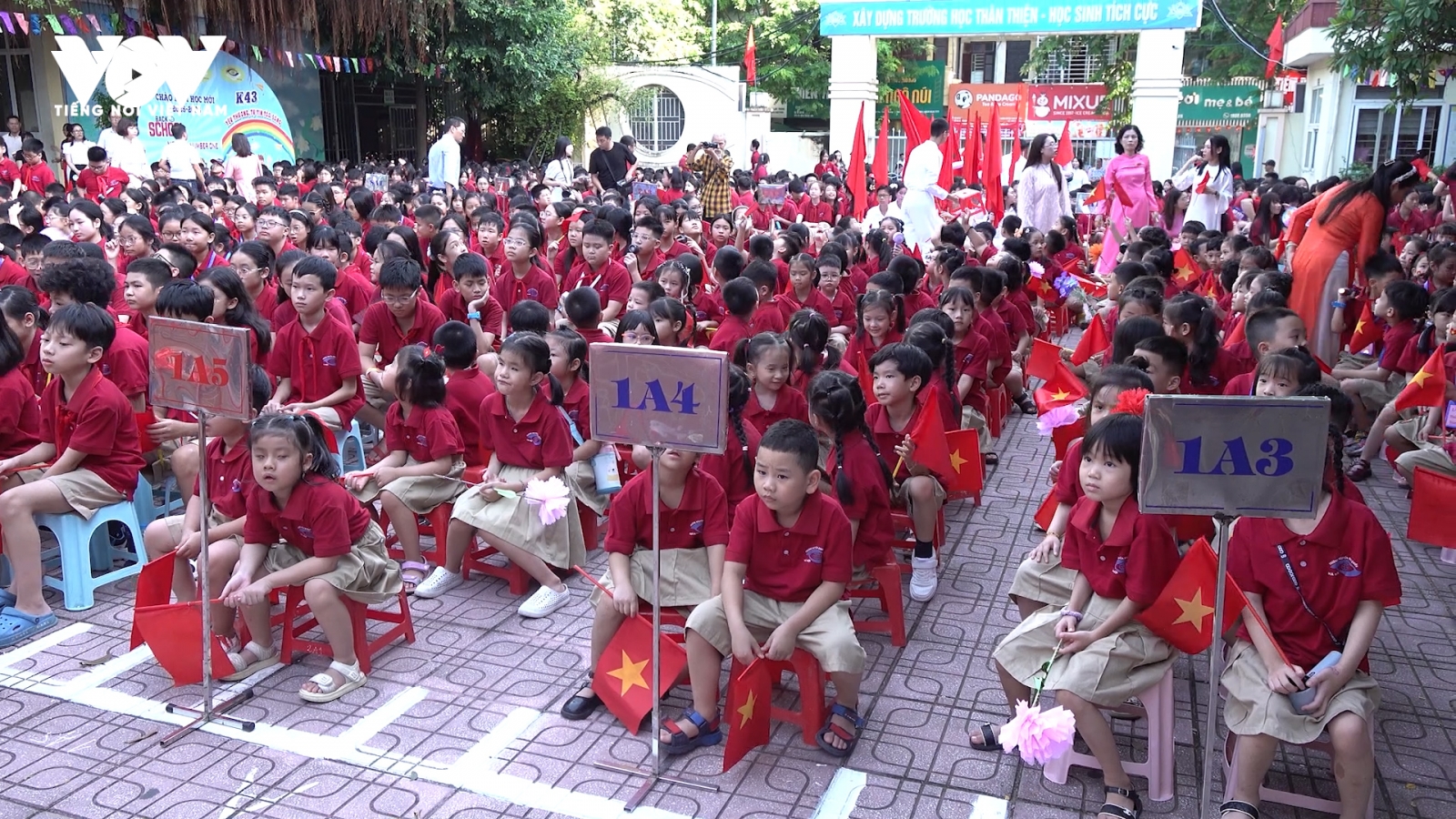 Hơn 2,3 triệu học sinh Hà Nội chính thức bước vào năm học mới