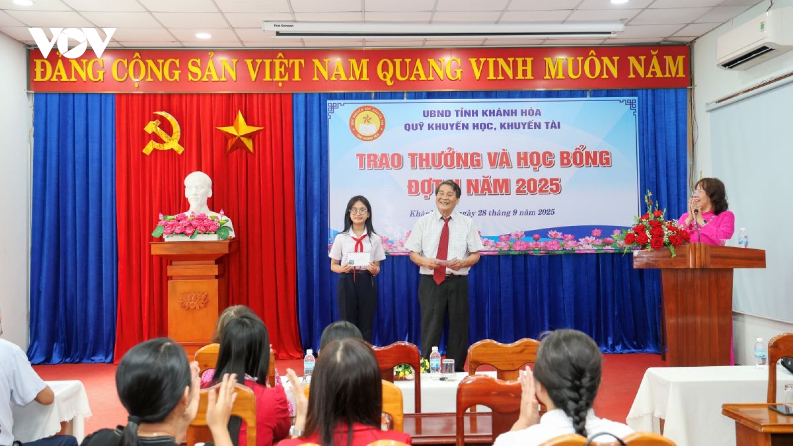Yến sào Khánh Hòa đồng hành cùng Quỹ khuyến học, khuyến tài Khánh Hòa