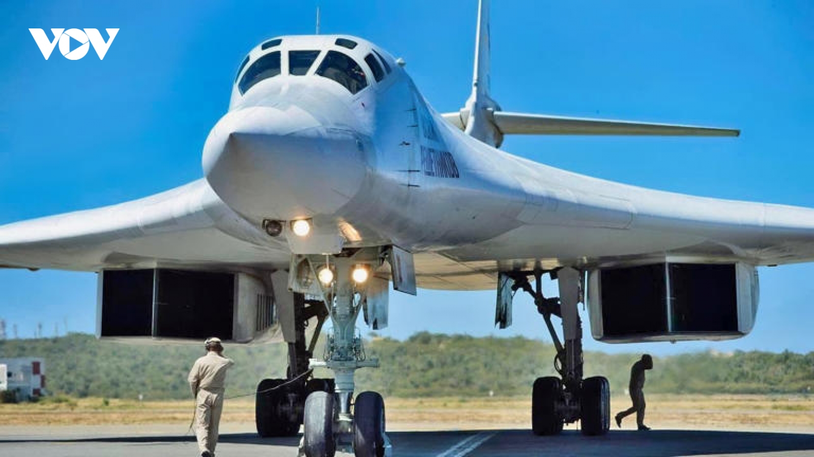 “Thiên nga trắng” Tu-160 của Nga tái xuất đáng gờm