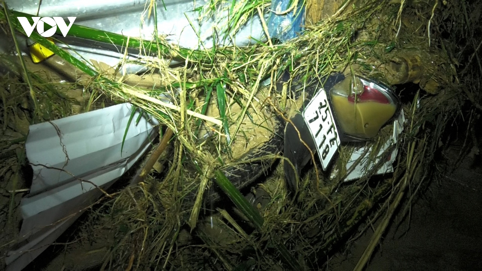 Mưa lũ tàn phá tại Lào Cai khiến hàng trăm ngôi nhà bị hư hỏng, giao thông chia cắt