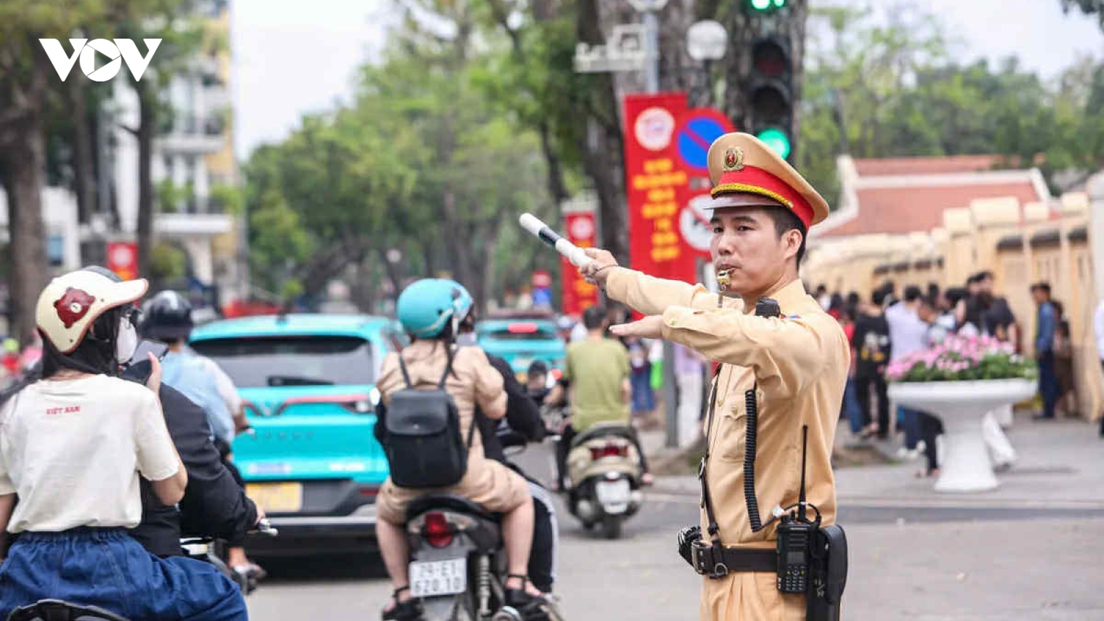 Hà Nội tiếp tục phân luồng giao thông phục vụ Triển lãm thành tựu kinh tế - xã hội