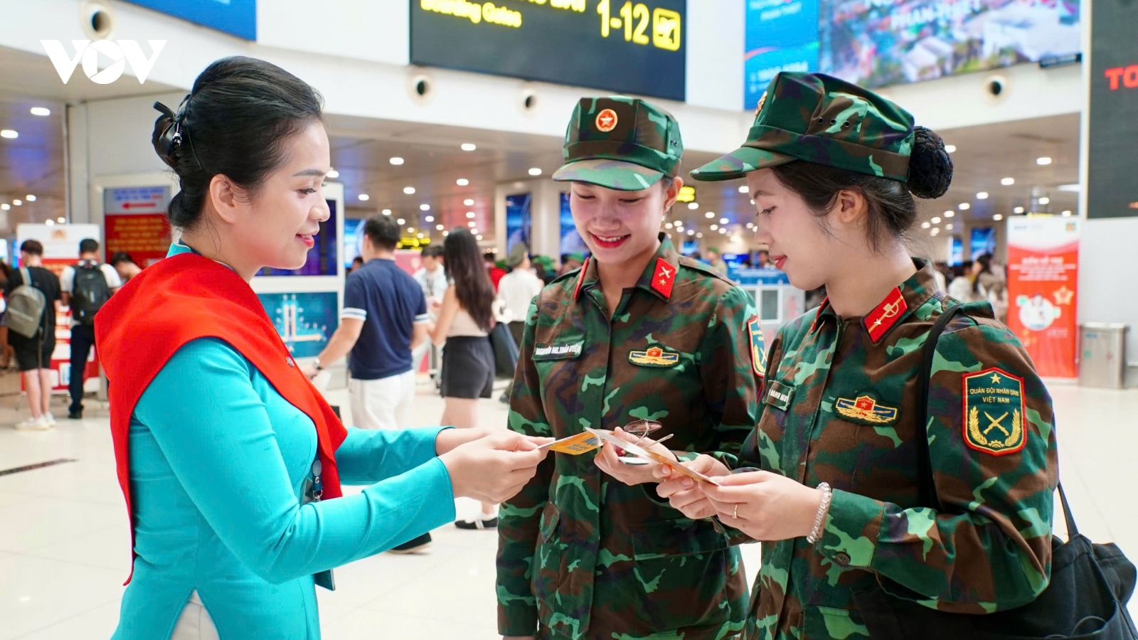 Hành trình chuyến bay đặc biệt đưa hơn 360 chiến sĩ làm nhiệm vụ A80 về TP.HCM