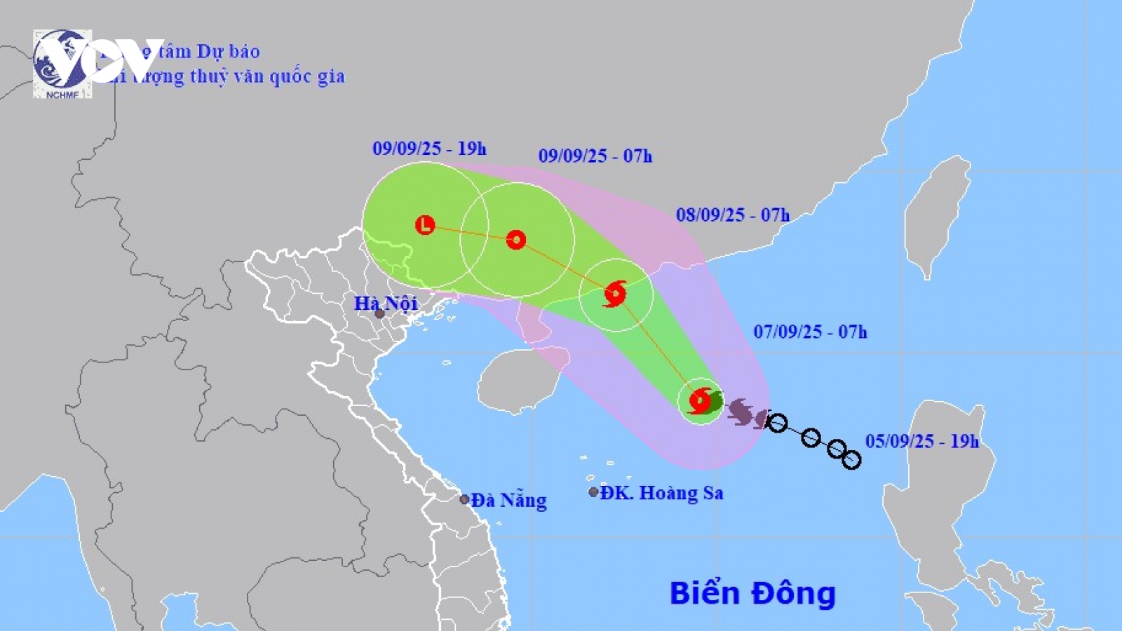 Bão số 7 giật cấp 11 đang trên vùng biển phía bắc Biển Đông