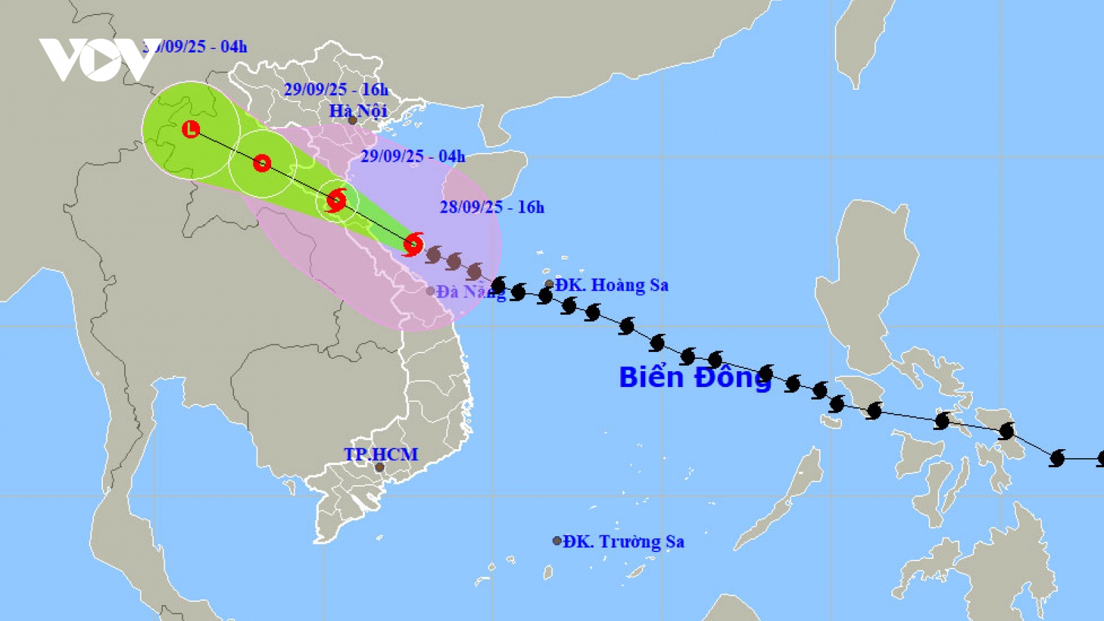Bão số 10 (Bualoi) giật cấp 12, cách Quảng Trị 110km
