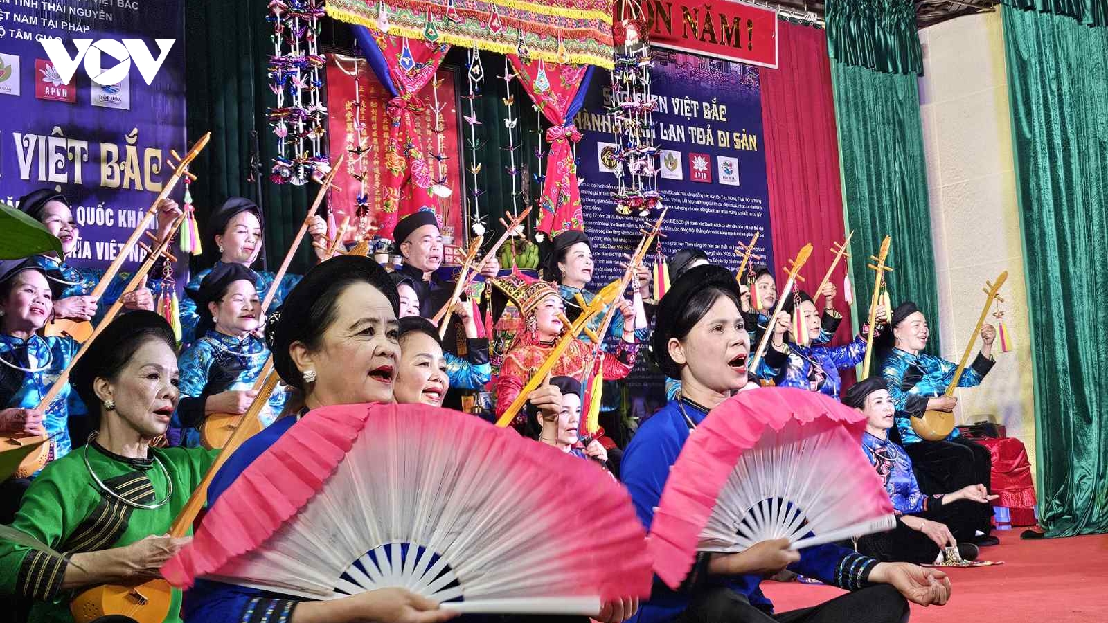 Tiếp lửa cho sắc Then Việt Bắc