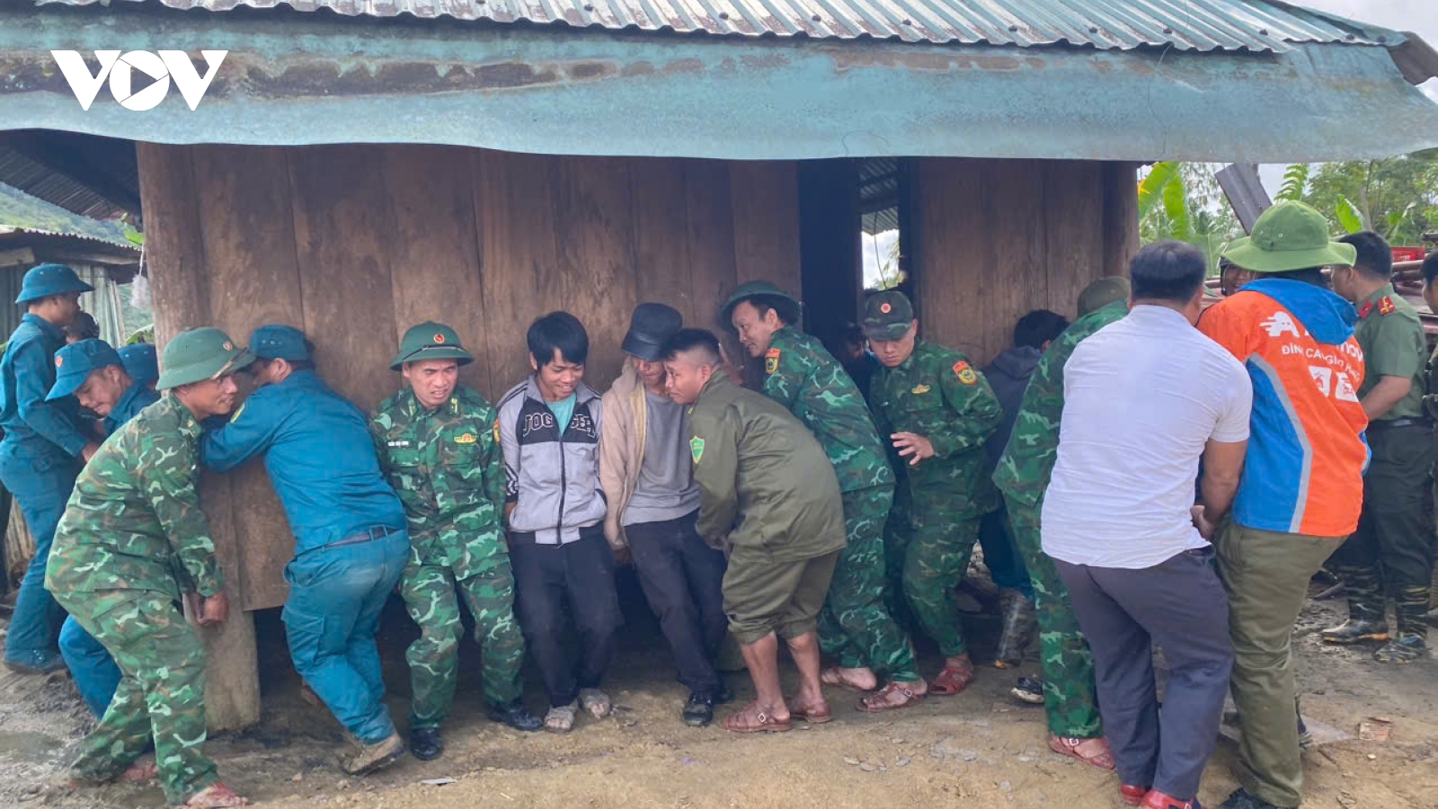 Đà Nẵng: Di dời 7 hộ dân khỏi khu vực sạt lở đến nơi an toàn